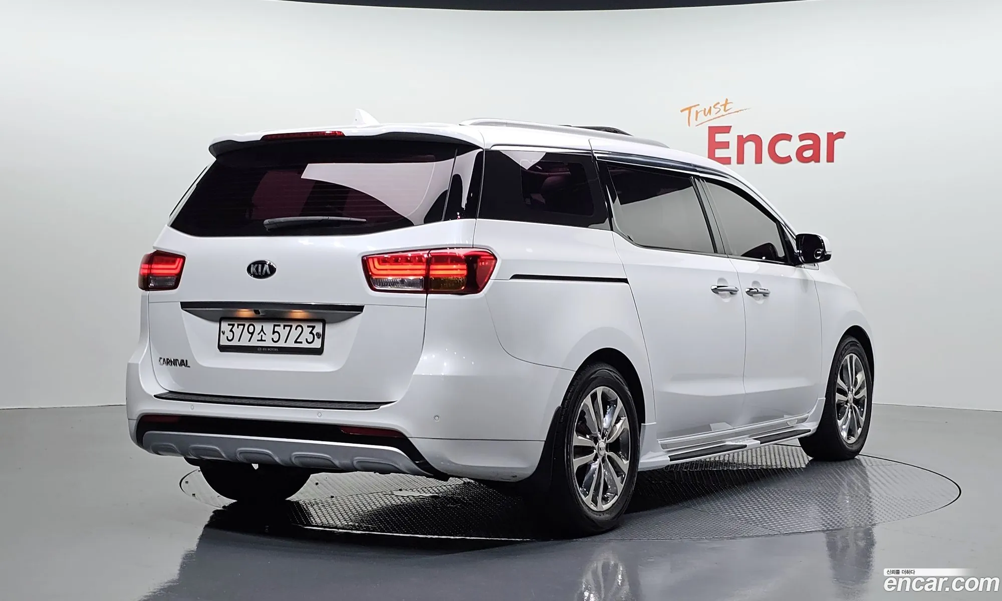 Kia Carnival 2017 — 14