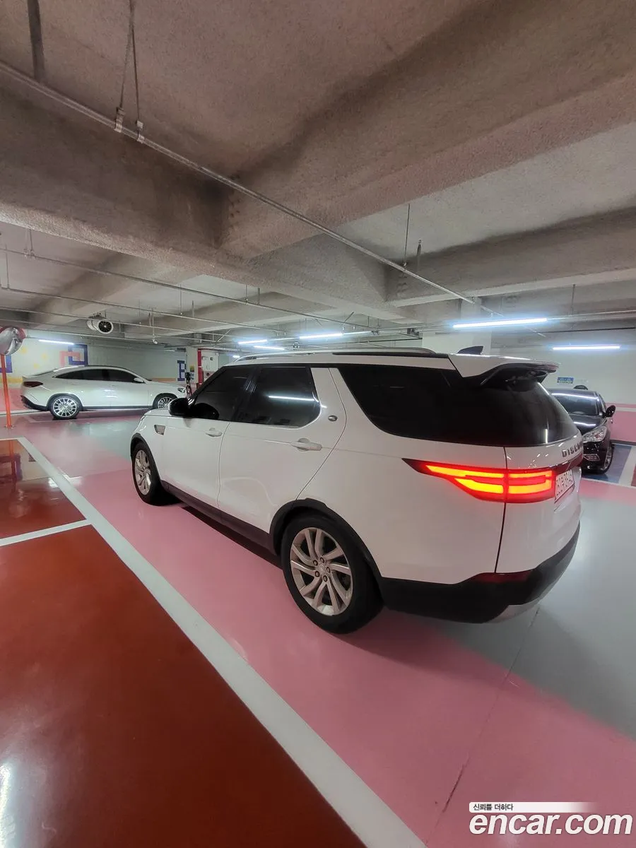 Land Rover Discovery 5 2019 — 4