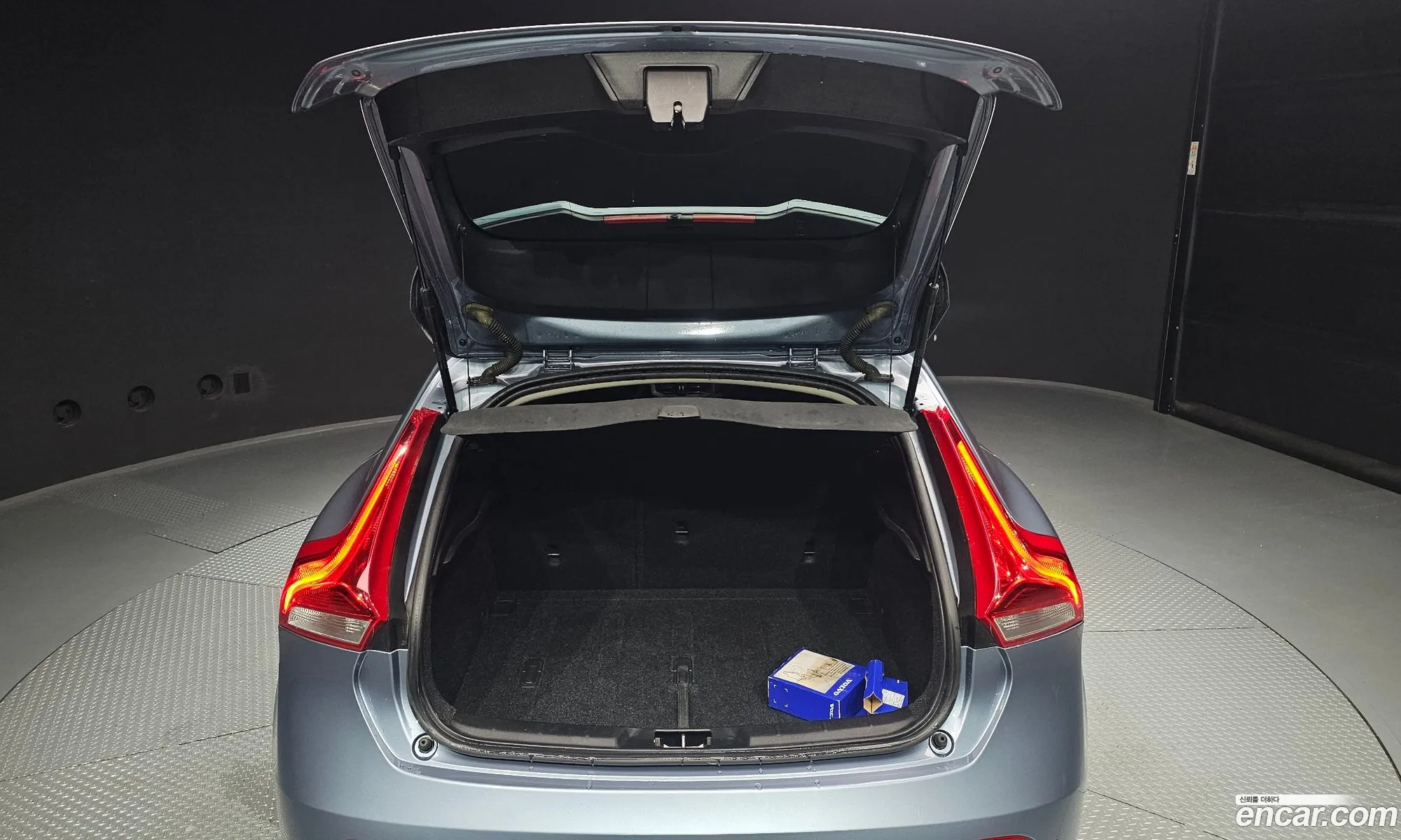 Volvo V40 2016 YV1MV79K0H2374726 — 18