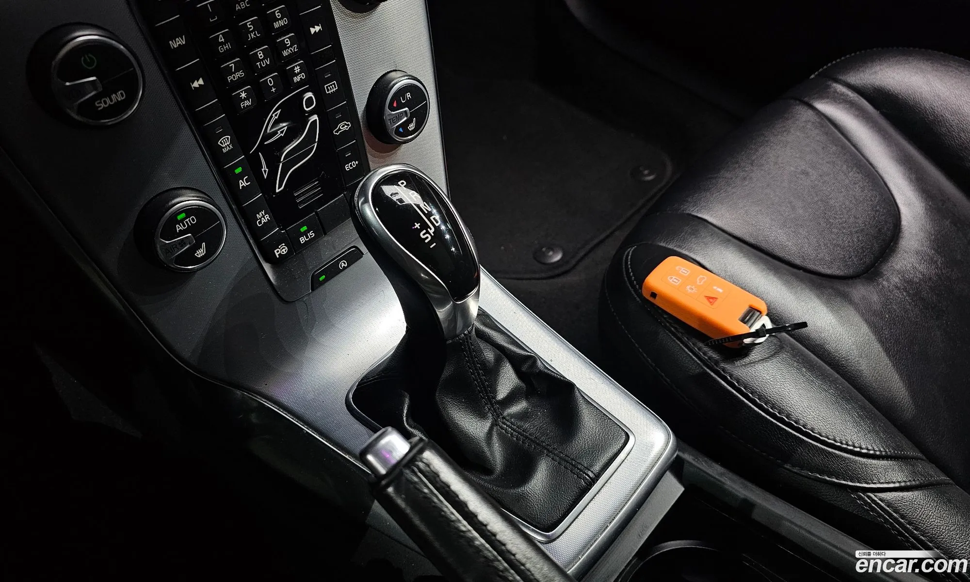 Volvo V40 2016 YV1MV79K0H2374726 — 8