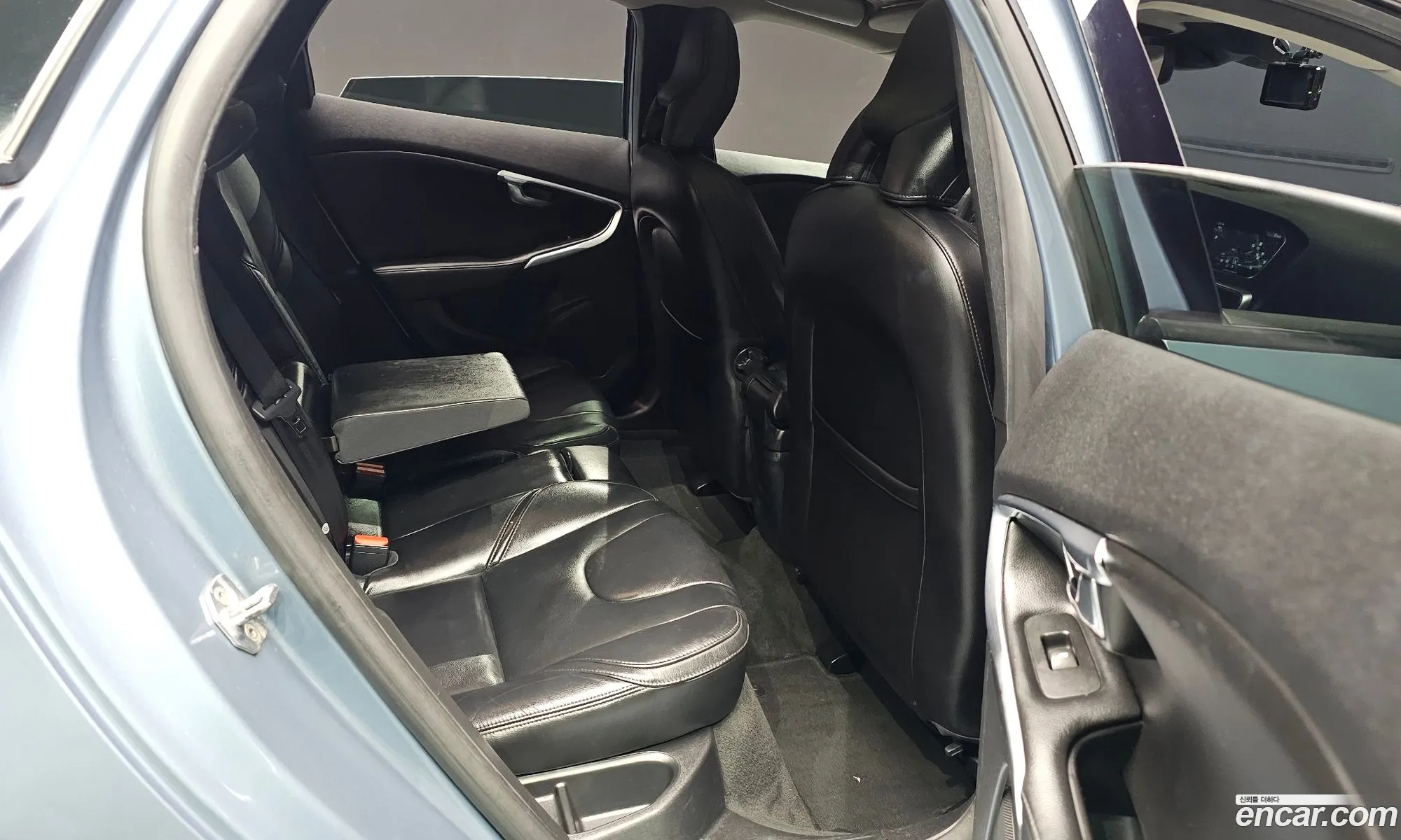 Volvo V40 2016 YV1MV79K0H2374726 — 6