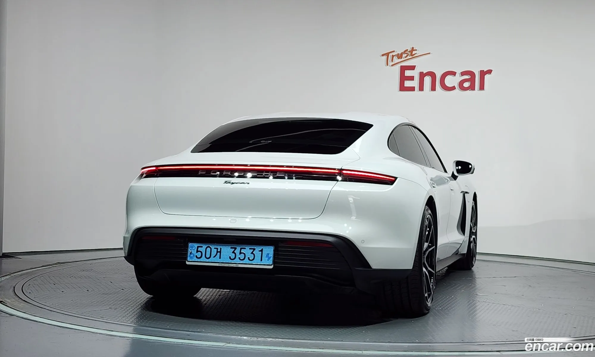 Porsche Taycan 2023 — 16