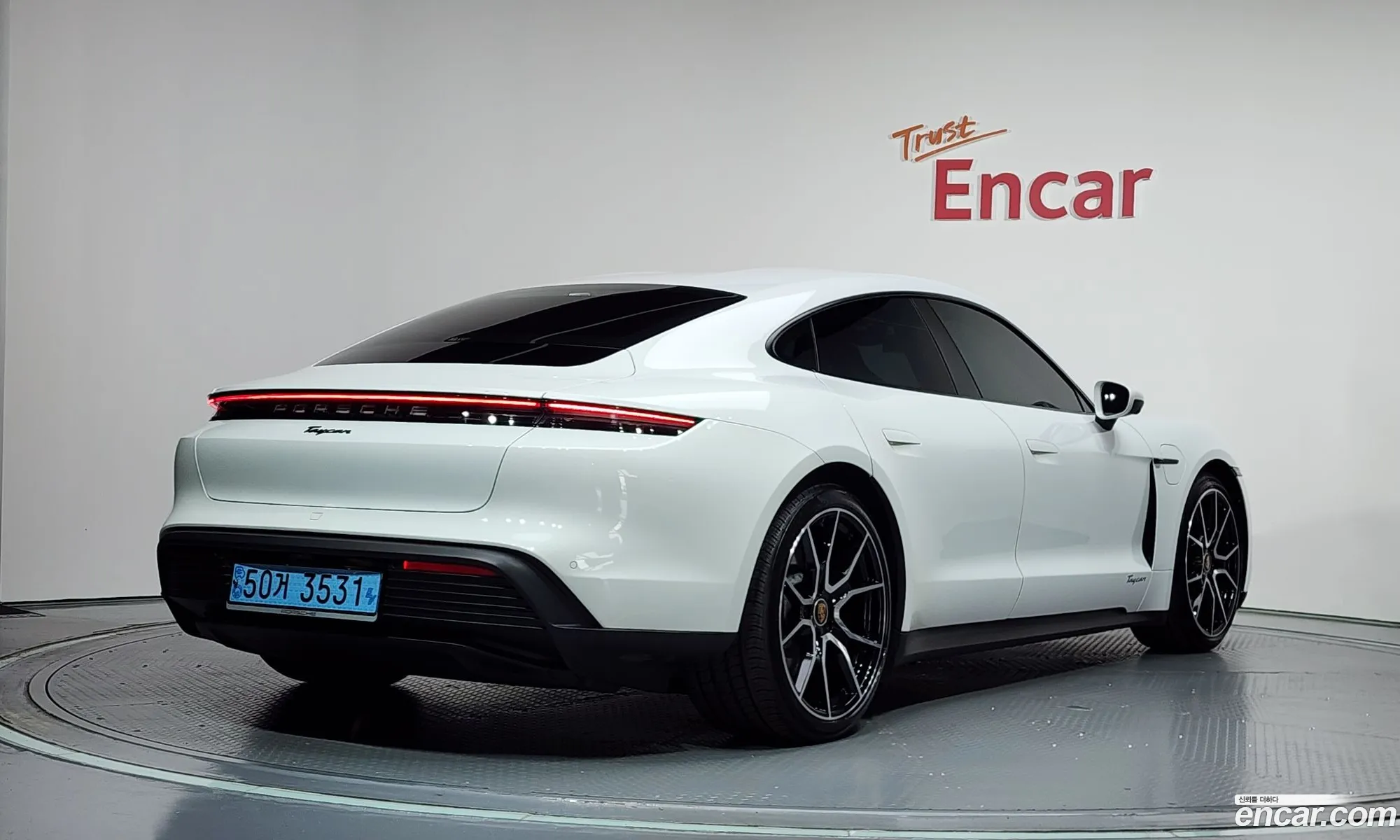 Porsche Taycan 2023 — 14