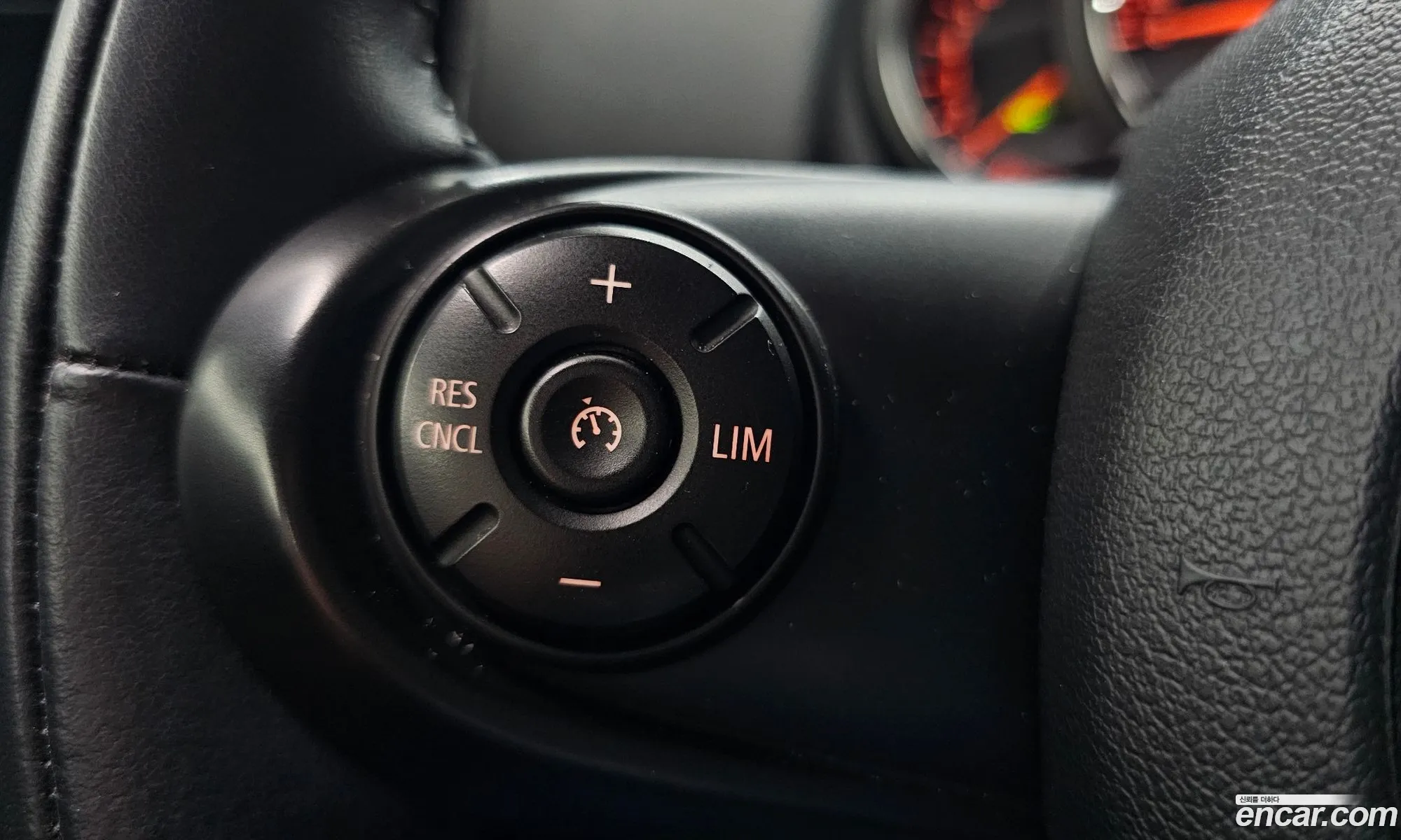 Mini Cooper Countryman 2018 WMWYU9109K3H01700 — 32