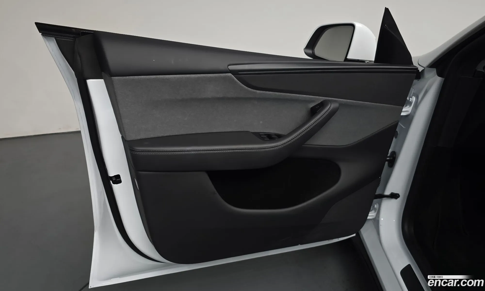 Tesla Model Y 2026 — 20