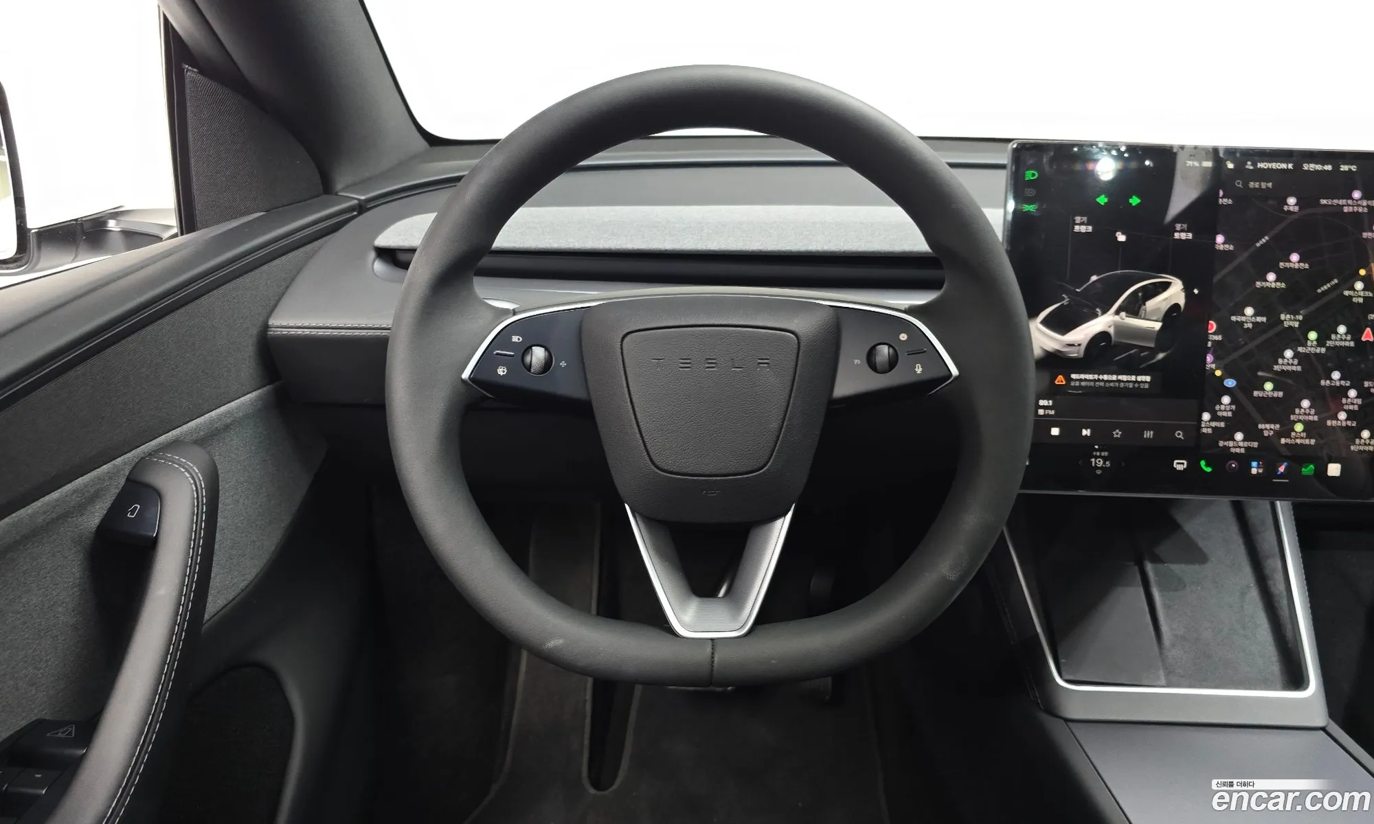 Tesla Model Y 2026 — 5