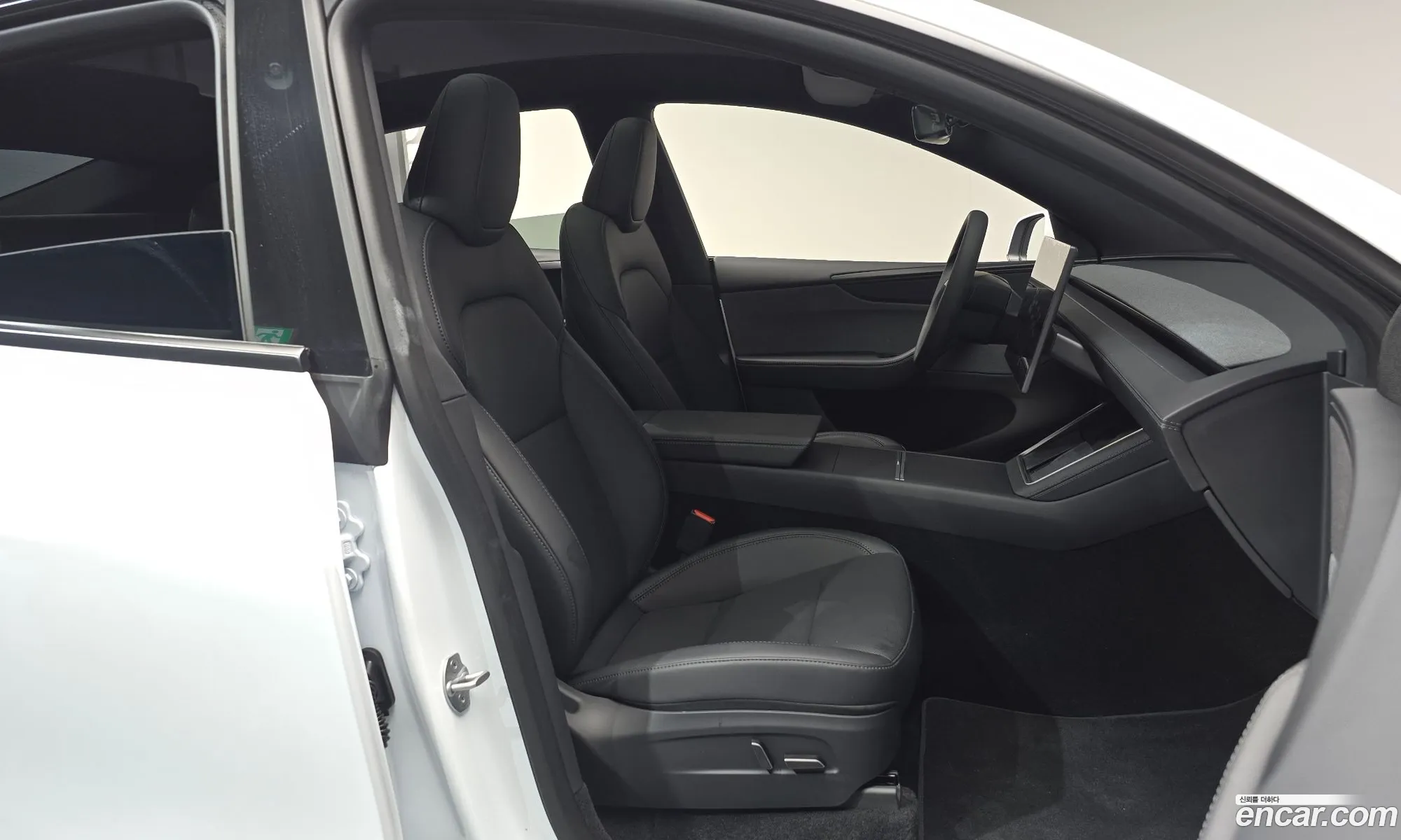 Tesla Model Y 2026 — 31