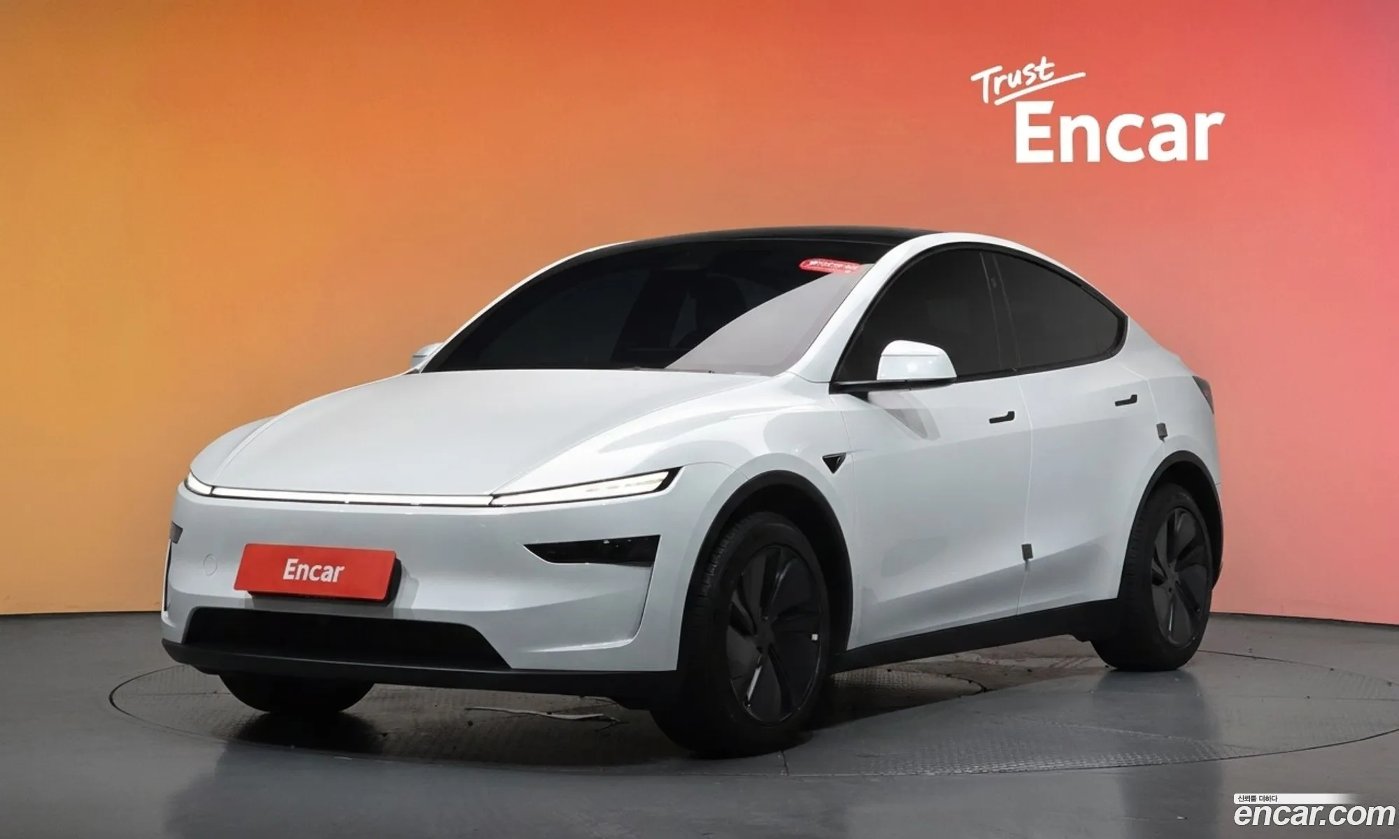 Tesla Model Y 2026 — 33