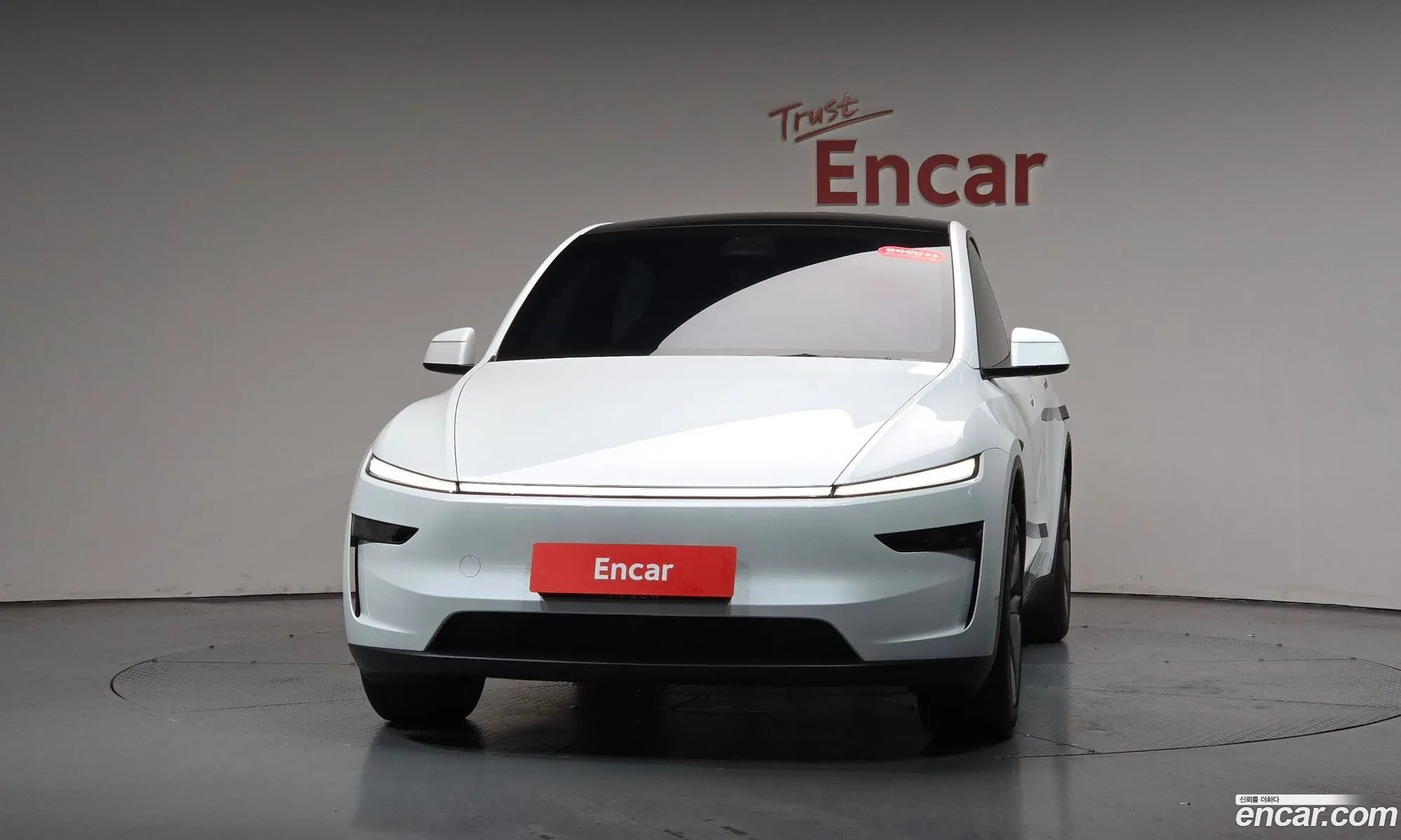 Tesla Model Y 2026 — 13