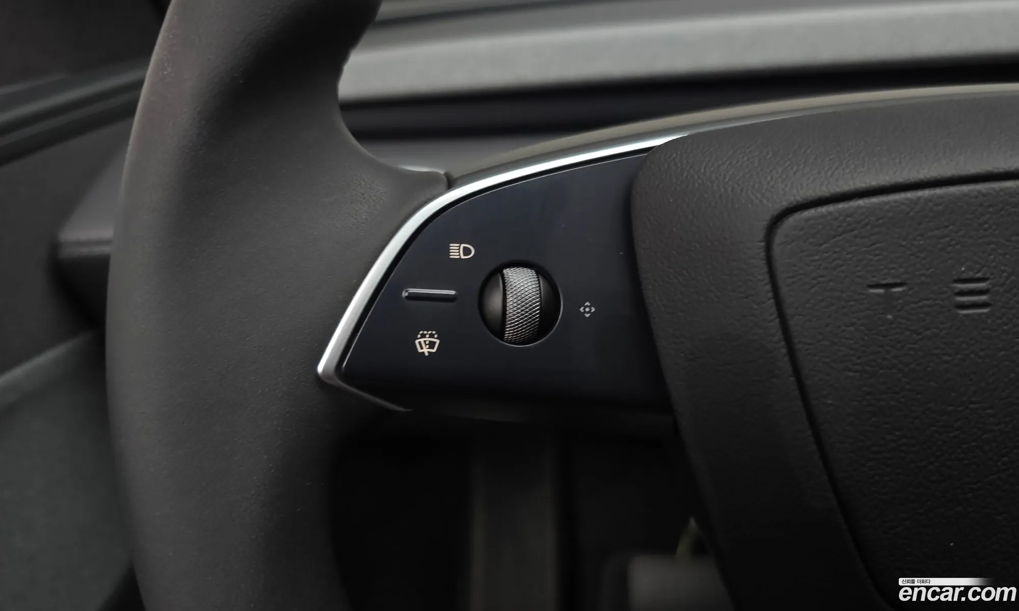 Tesla Model Y 2026 — 10