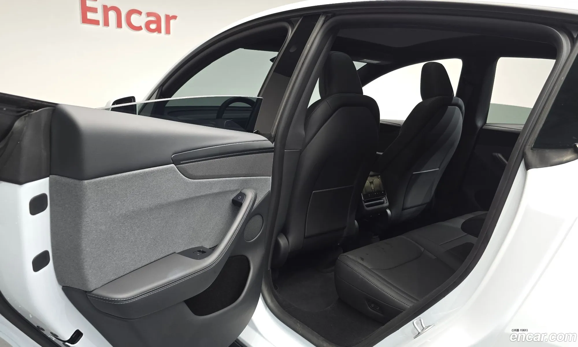 Tesla Model Y 2026 — 9