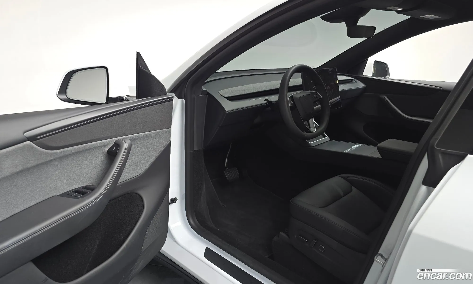 Tesla Model Y 2026 — 21