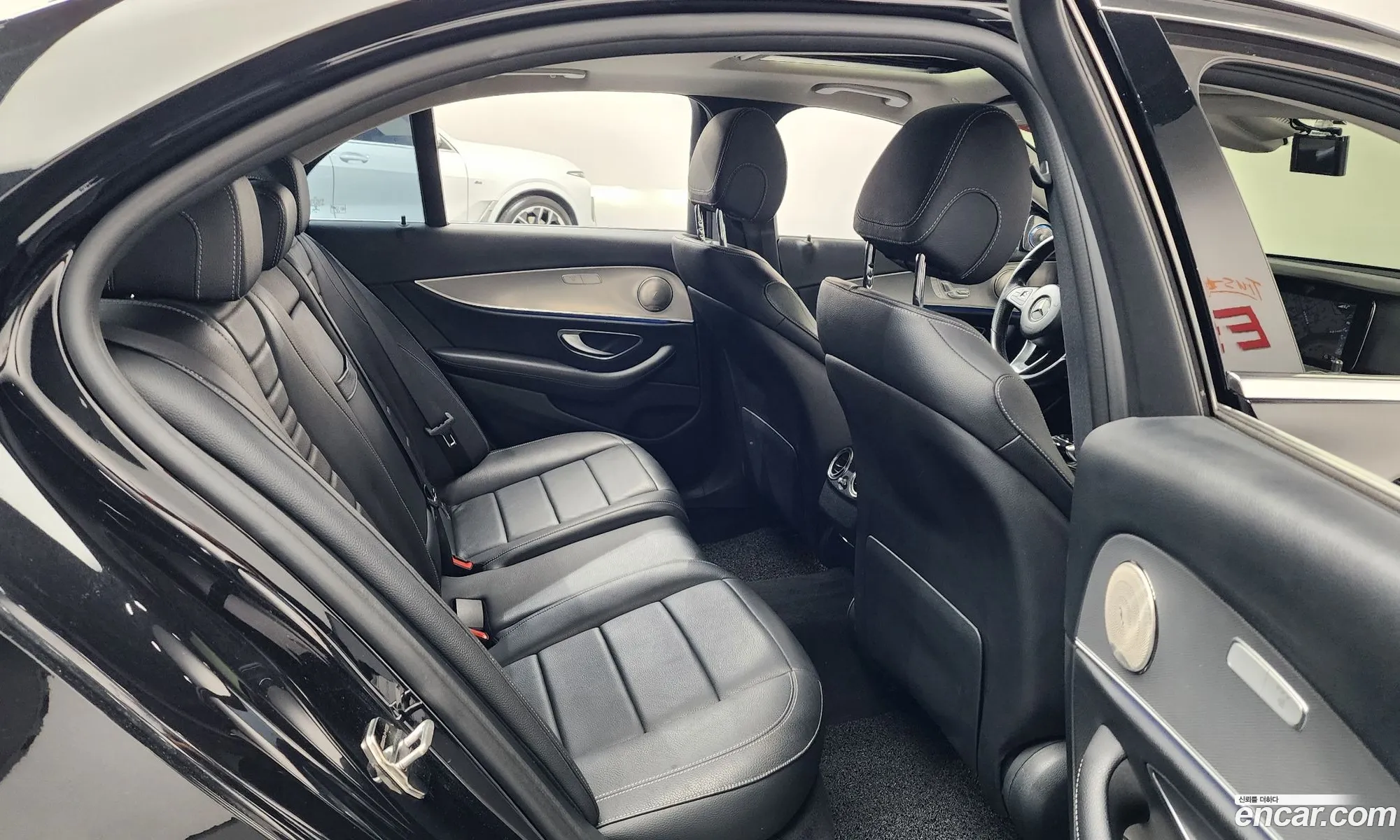 Mercedes-Benz E-Class W213 2017 WDDZF4CB1HA123781 — 14