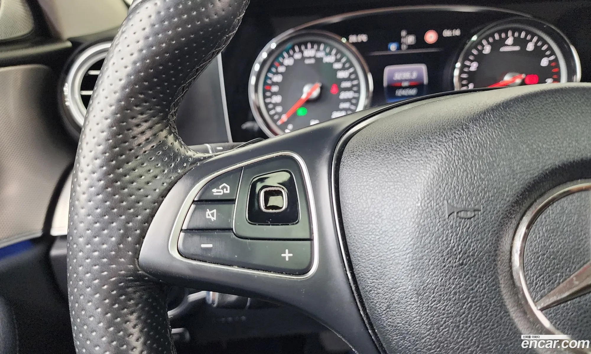 Mercedes-Benz E-Class W213 2017 WDDZF4CB1HA123781 — 3