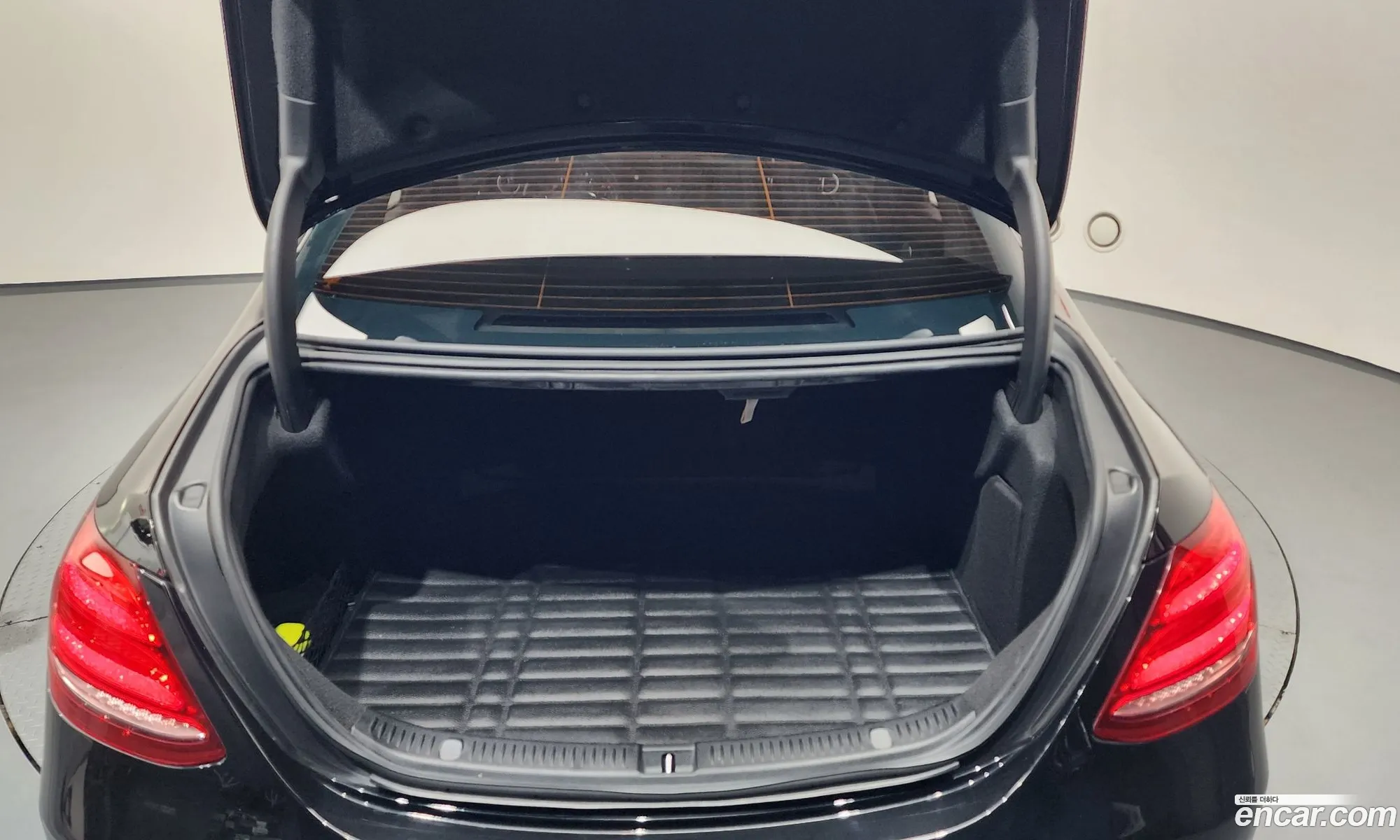 Mercedes-Benz E-Class W213 2017 WDDZF4CB1HA123781 — 9