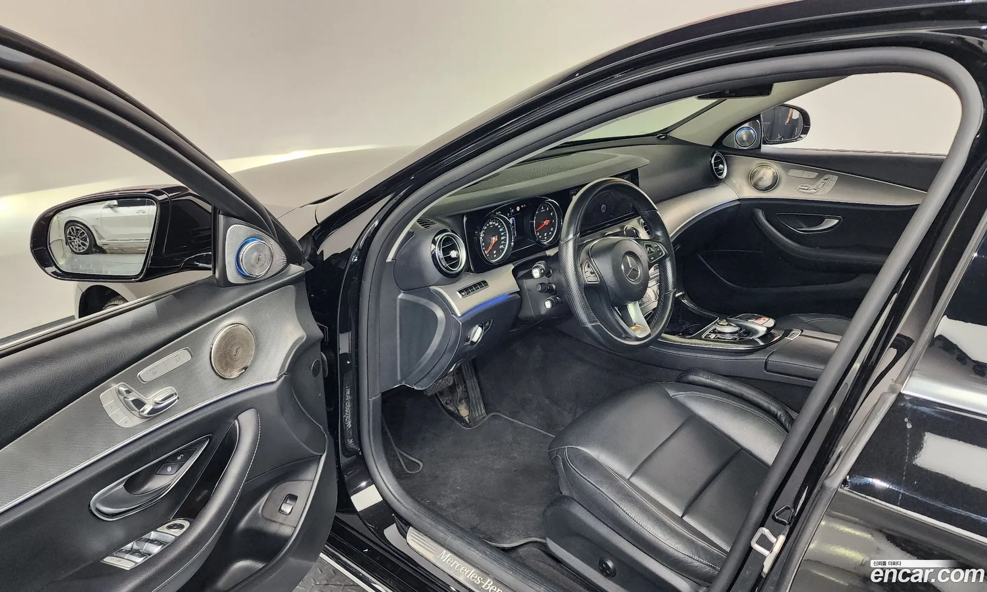 Mercedes-Benz E-Class W213 2017 WDDZF4CB1HA123781 — 13