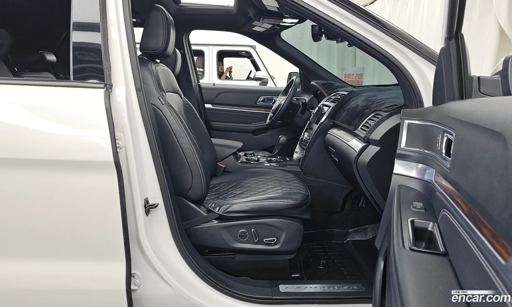 Ford Explorer 2018 1FM5K8FH3JGA48981 — 12