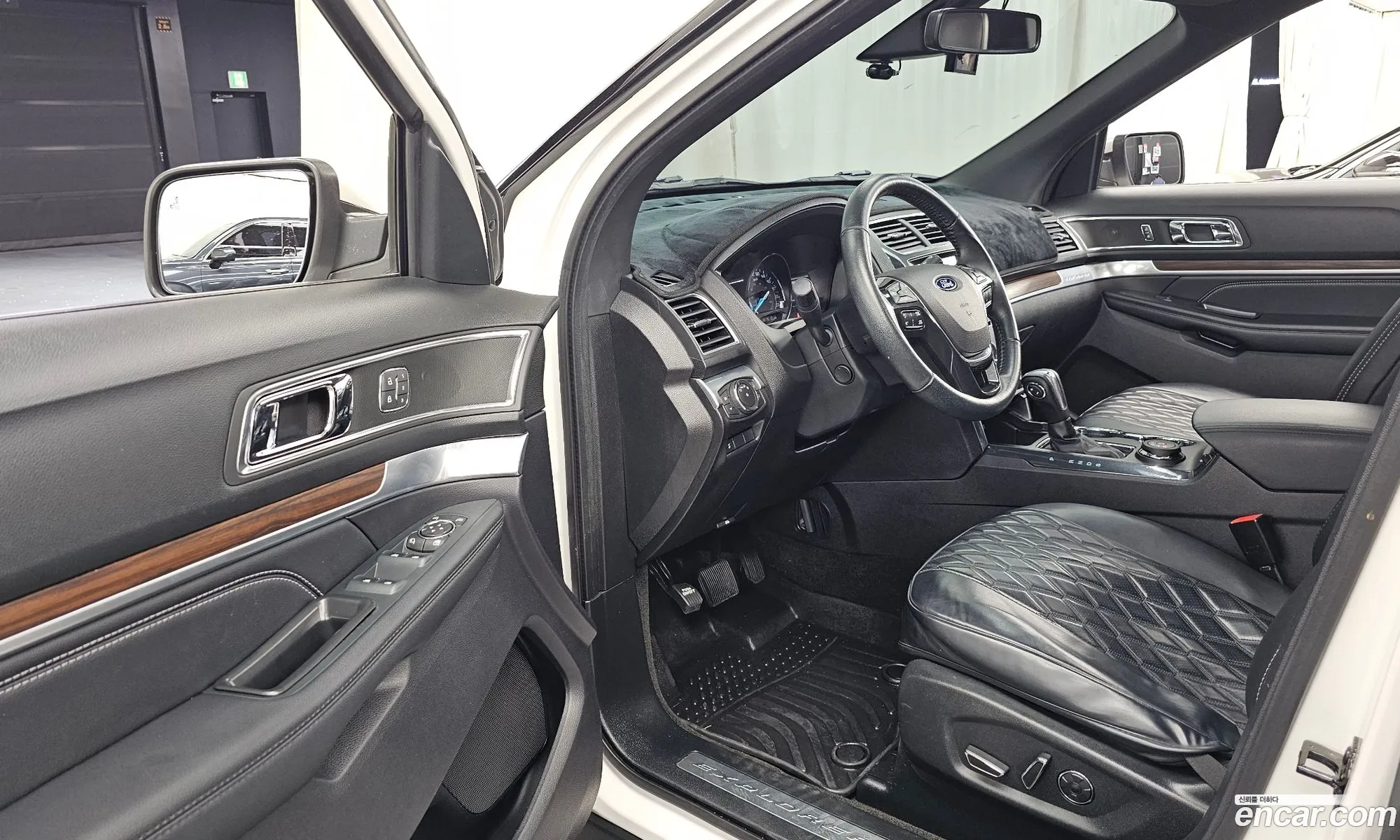 Ford Explorer 2018 1FM5K8FH3JGA48981 — 20