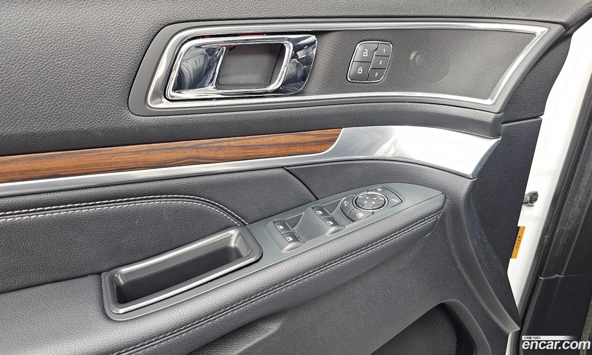 Ford Explorer 2018 1FM5K8FH3JGA48981 — 29