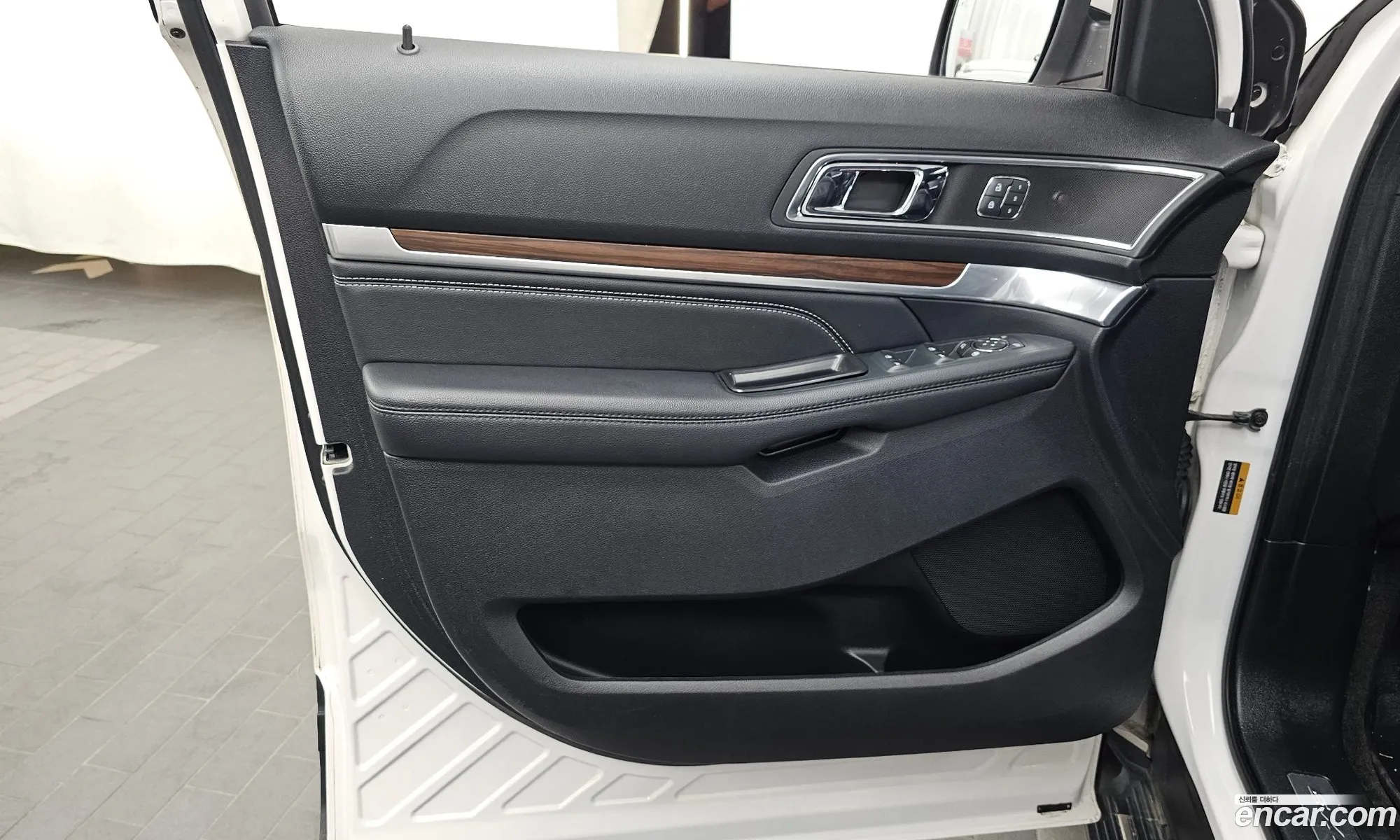 Ford Explorer 2018 1FM5K8FH3JGA48981 — 31