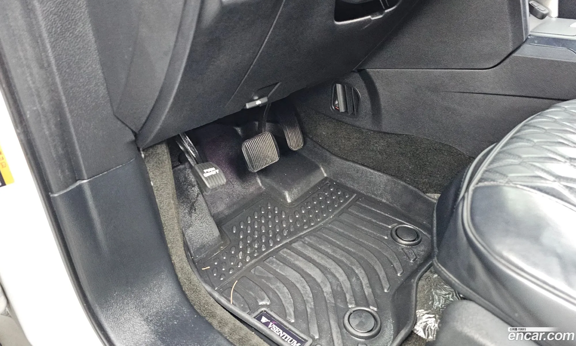 Ford Explorer 2018 1FM5K8FH3JGA48981 — 25
