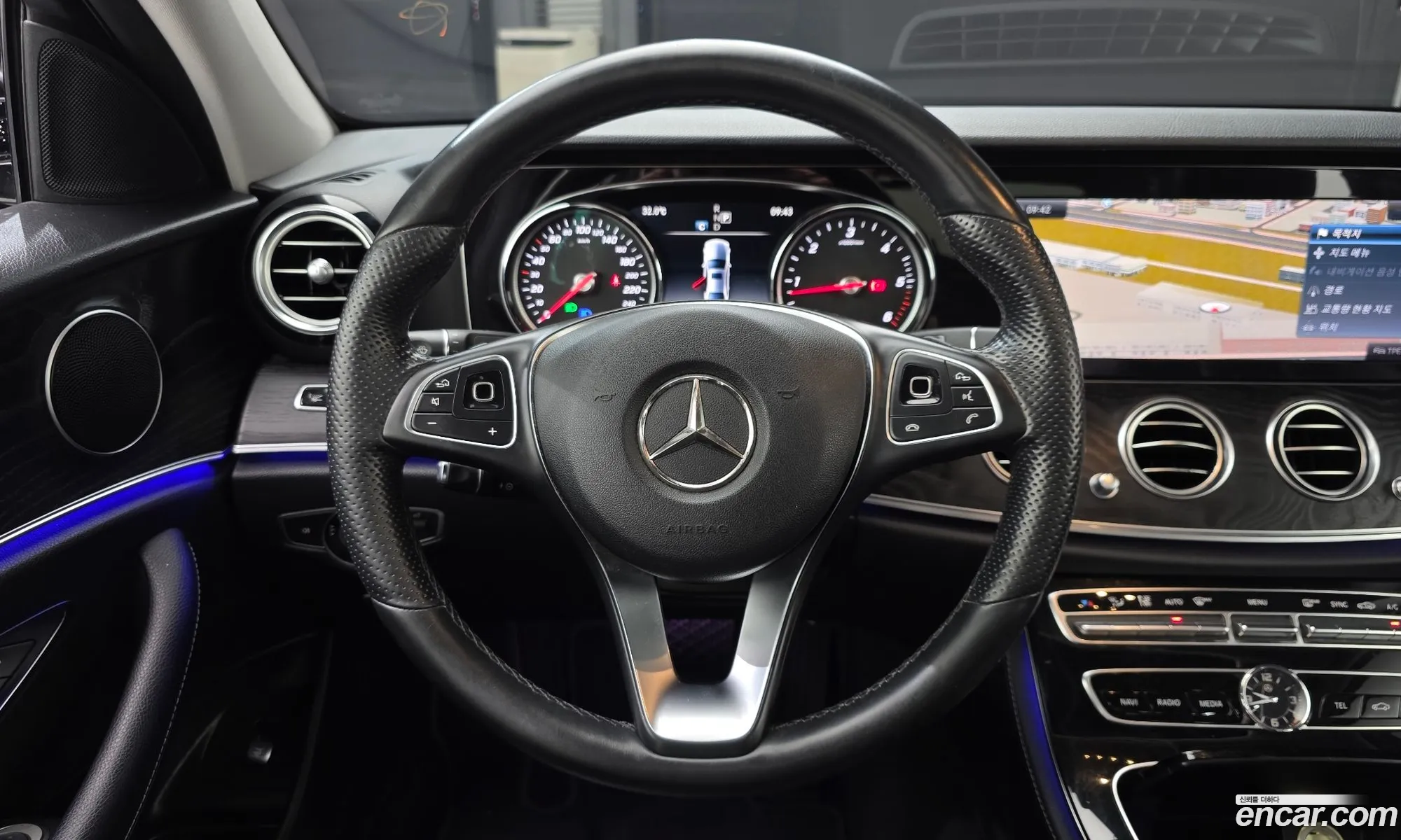 Mercedes-Benz E-Class W213 2017 — 21