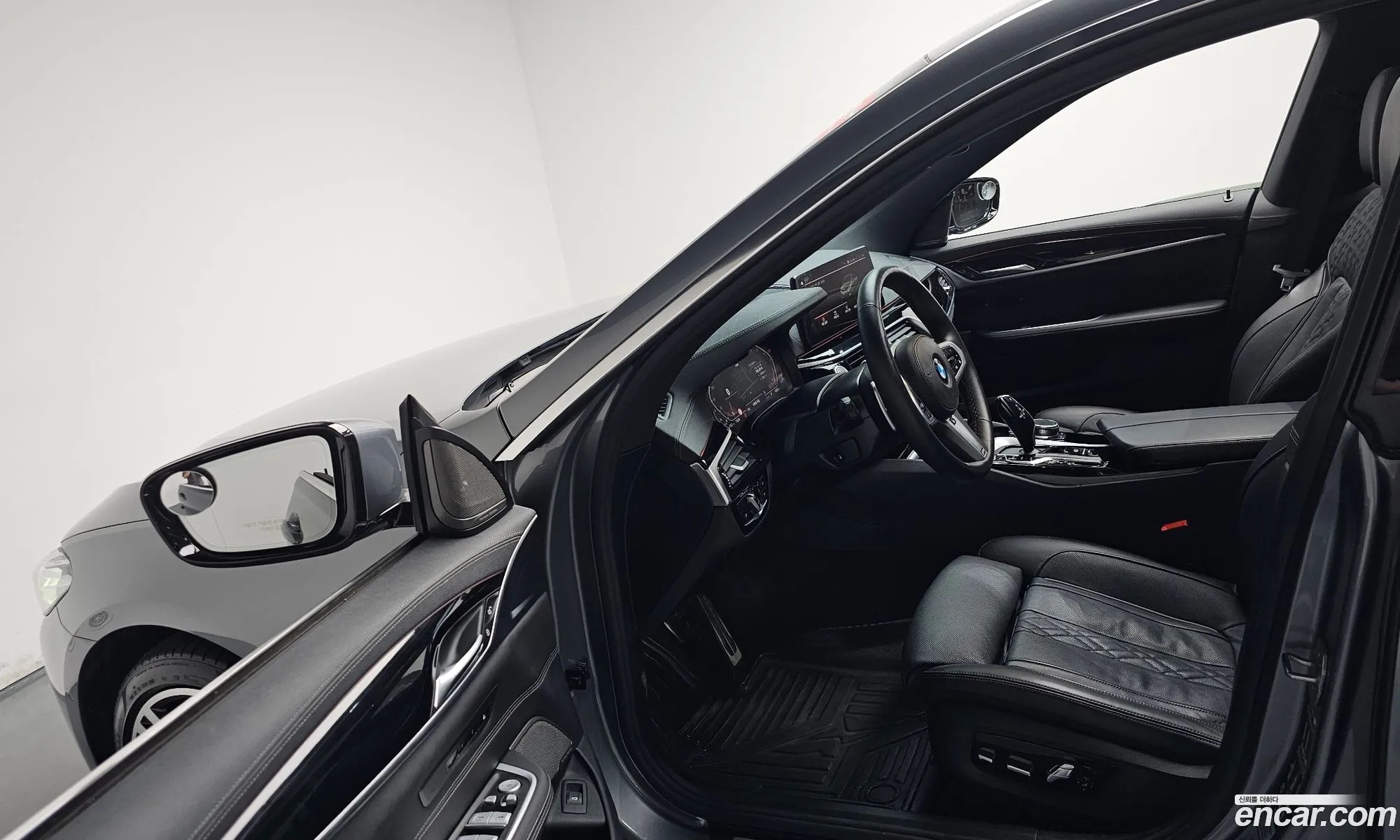 BMW 6 Series GT 2024 — 35
