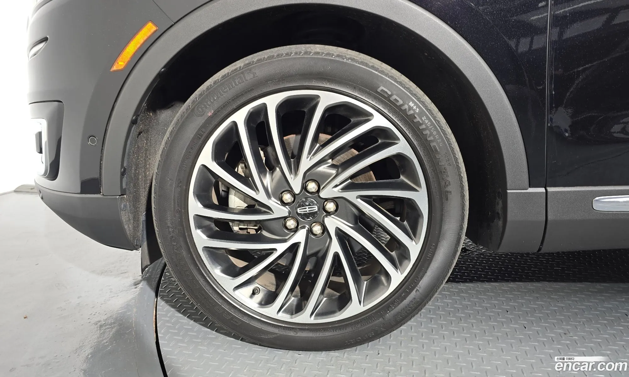 Lincoln Nautilus 2019 2LMPJ8LP7KBL64954 — 14