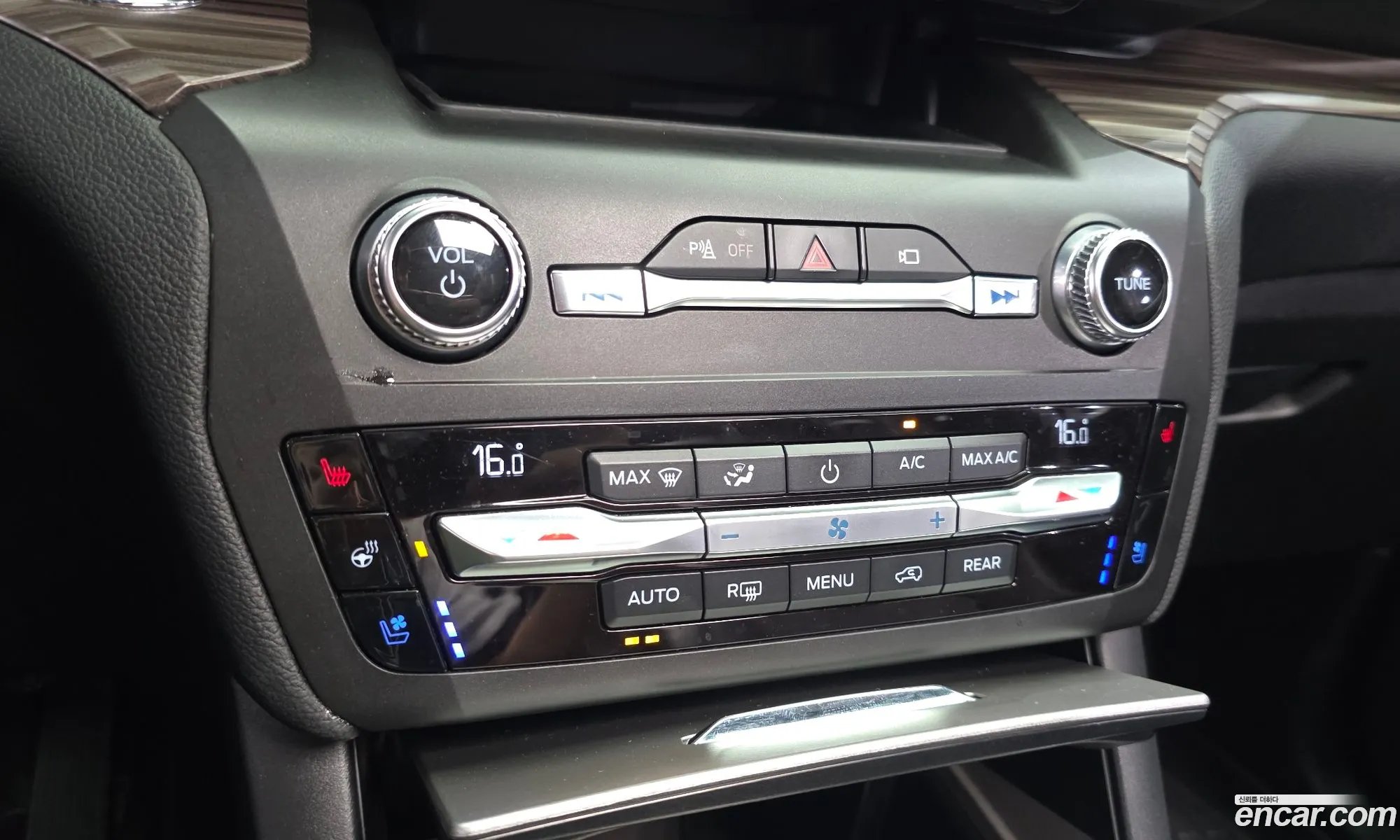 Ford Explorer 6th Gen 2020 1FMSK8FHXLGA96502 — 16