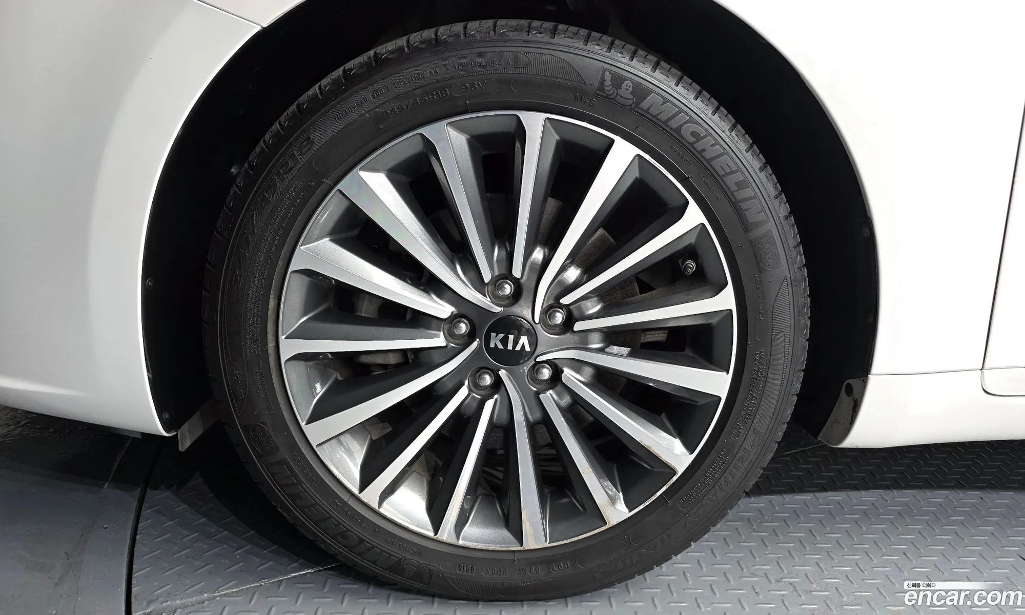 Kia K7 2016 — 22