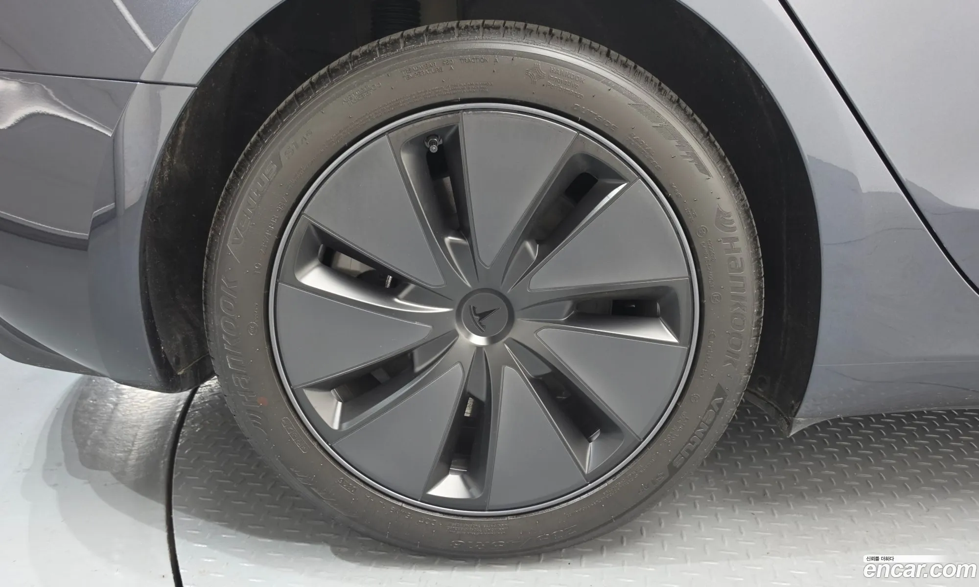 Tesla Model 3 2026 — 18