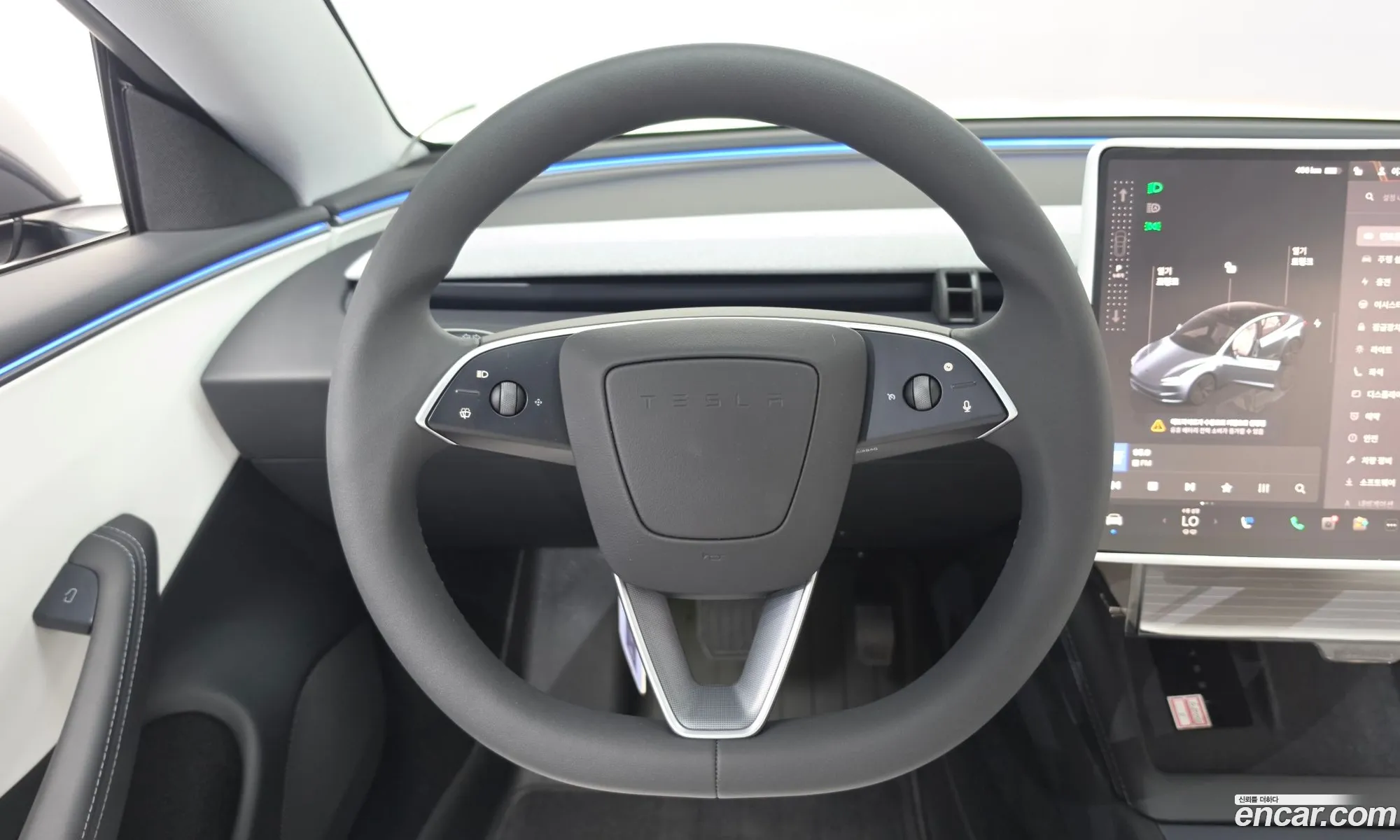 Tesla Model 3 2026 — 24