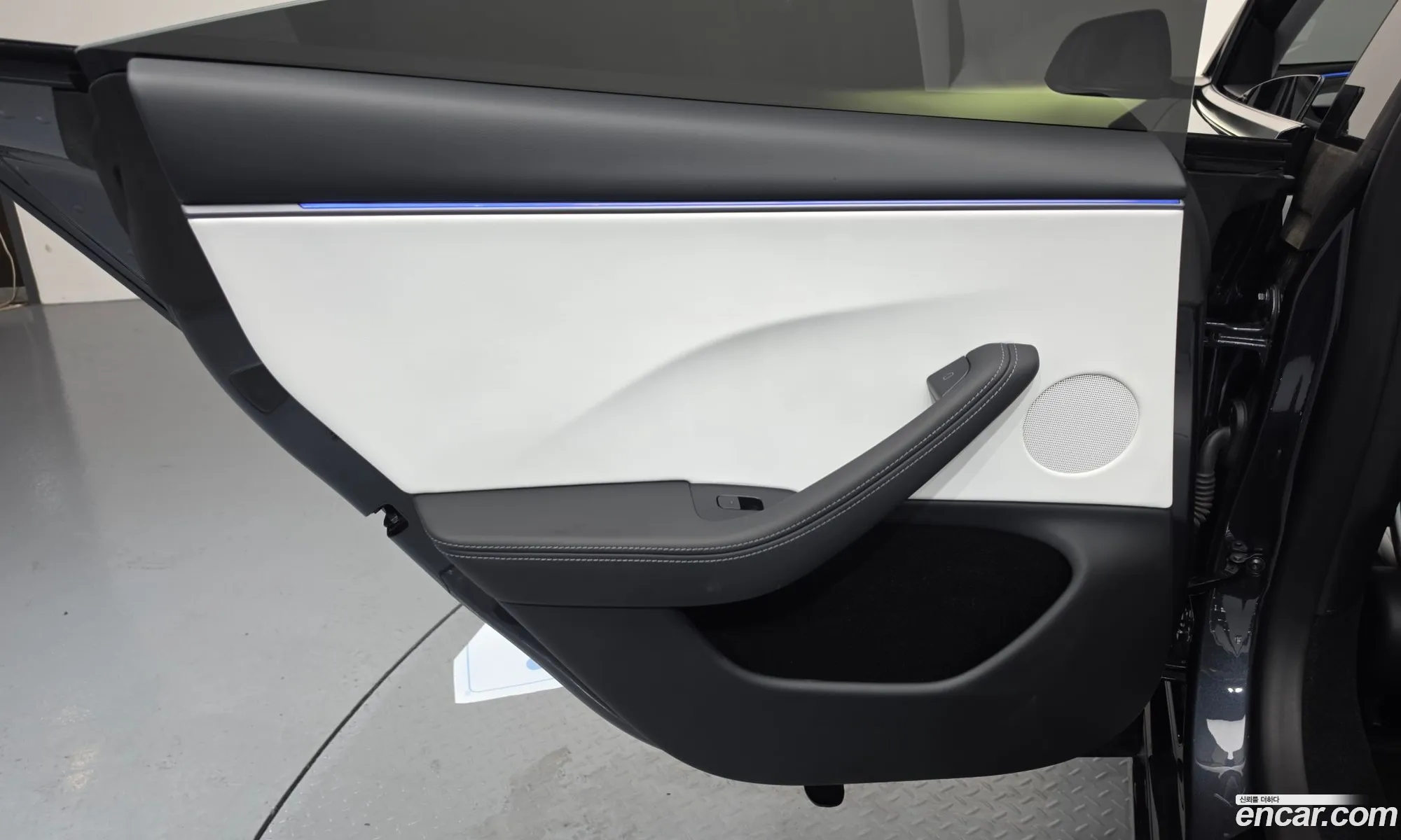 Tesla Model 3 2026 — 8