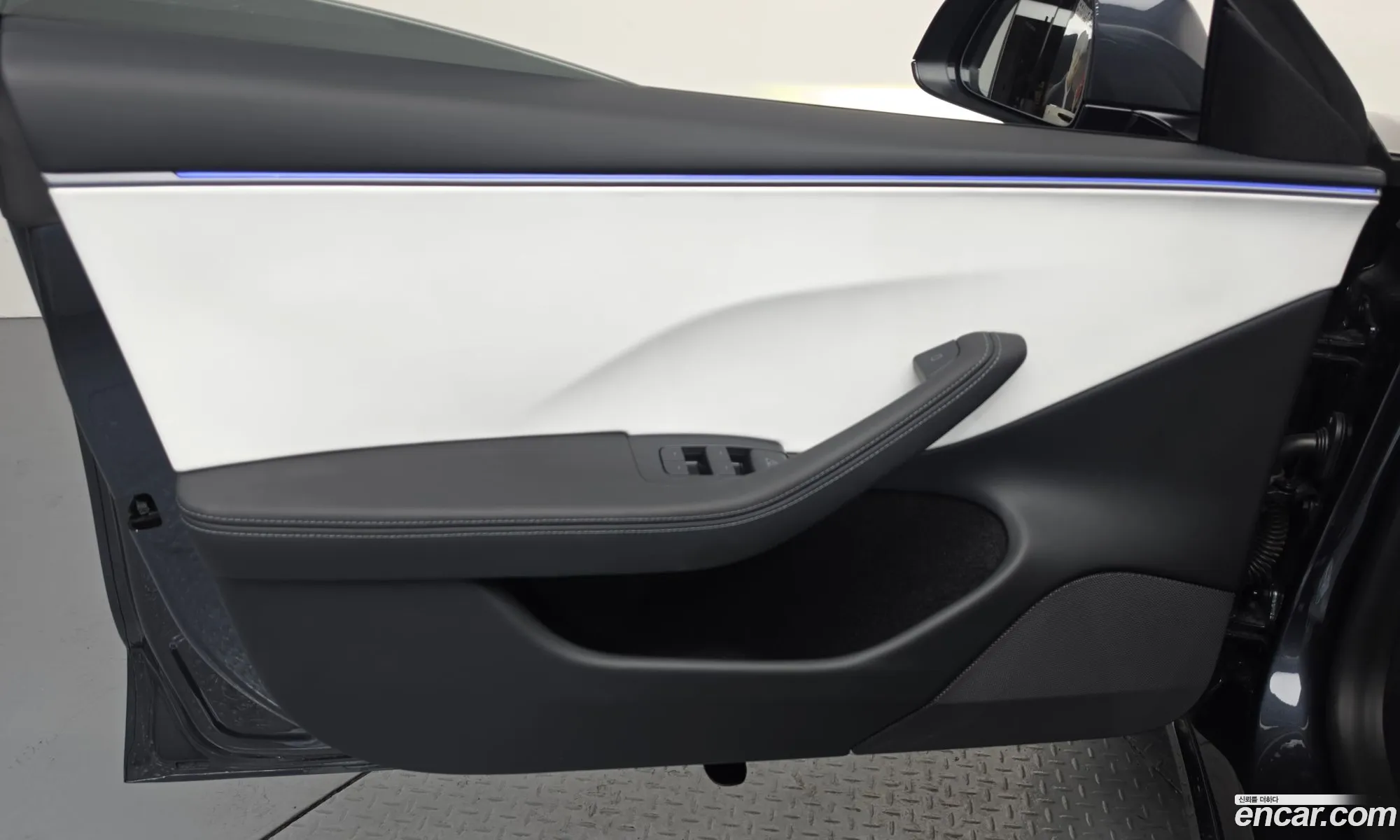 Tesla Model 3 2026 — 11