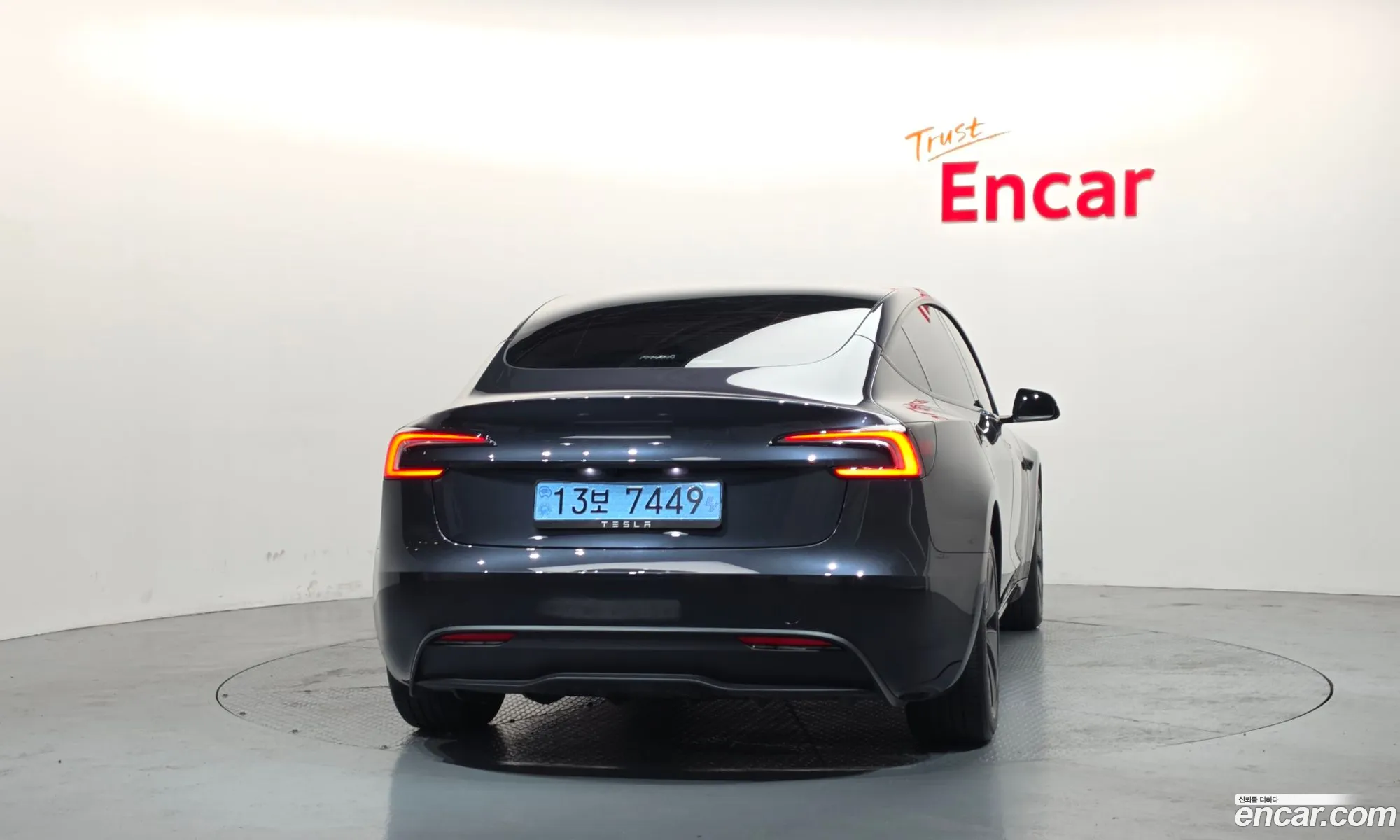 Tesla Model 3 2026 — 3
