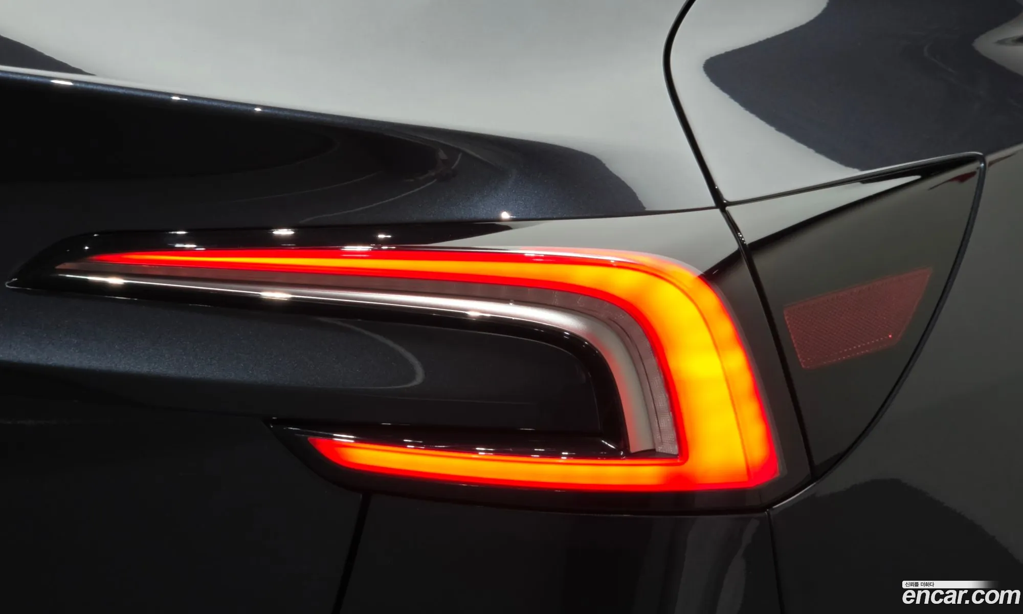 Tesla Model 3 2026 — 16