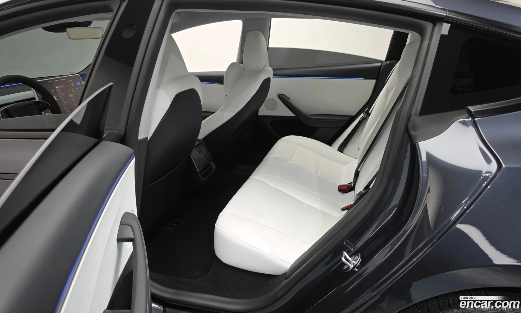 Tesla Model 3 2026 — 19