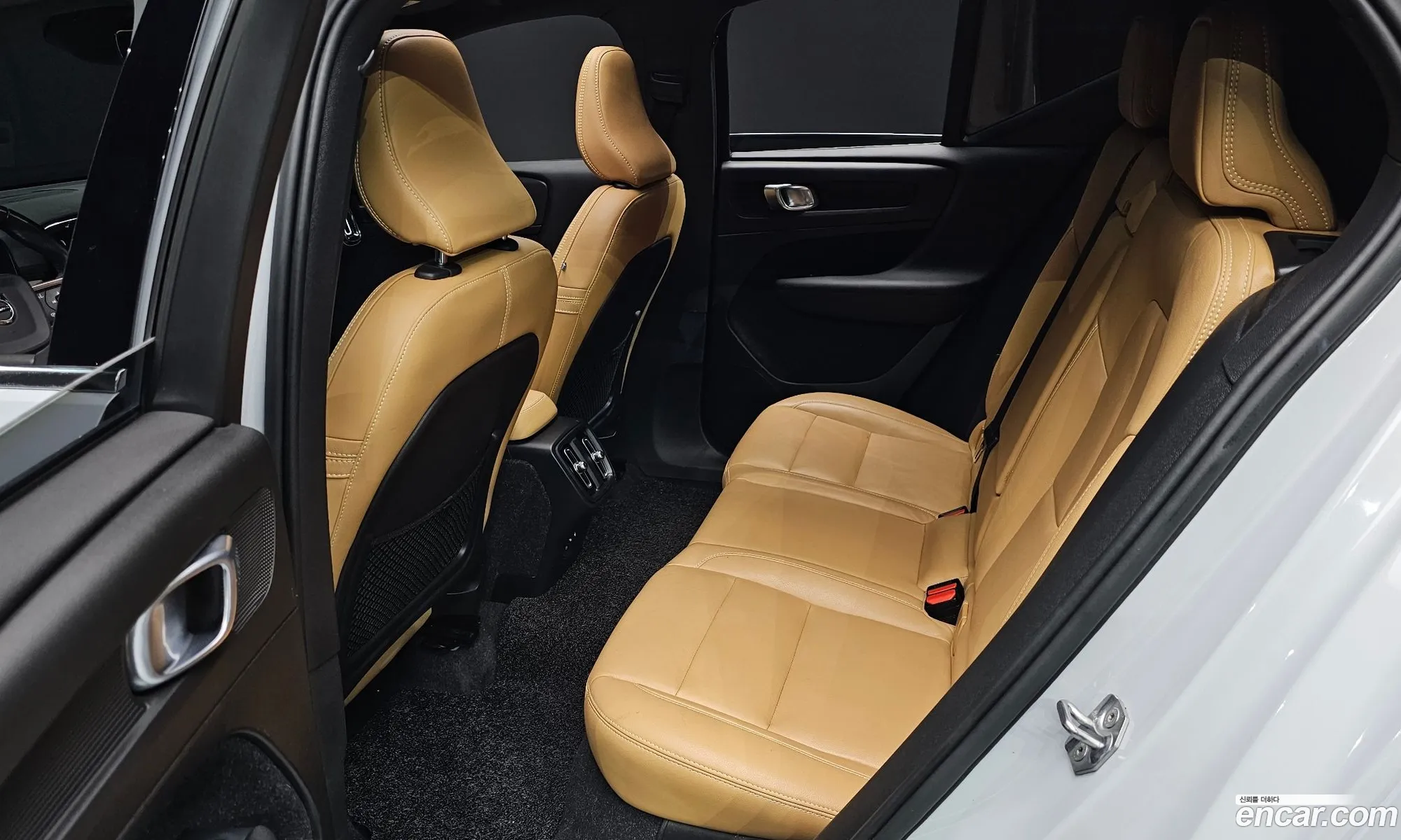 Volvo XC40 2019 YV1XZACACL2191148 — 11