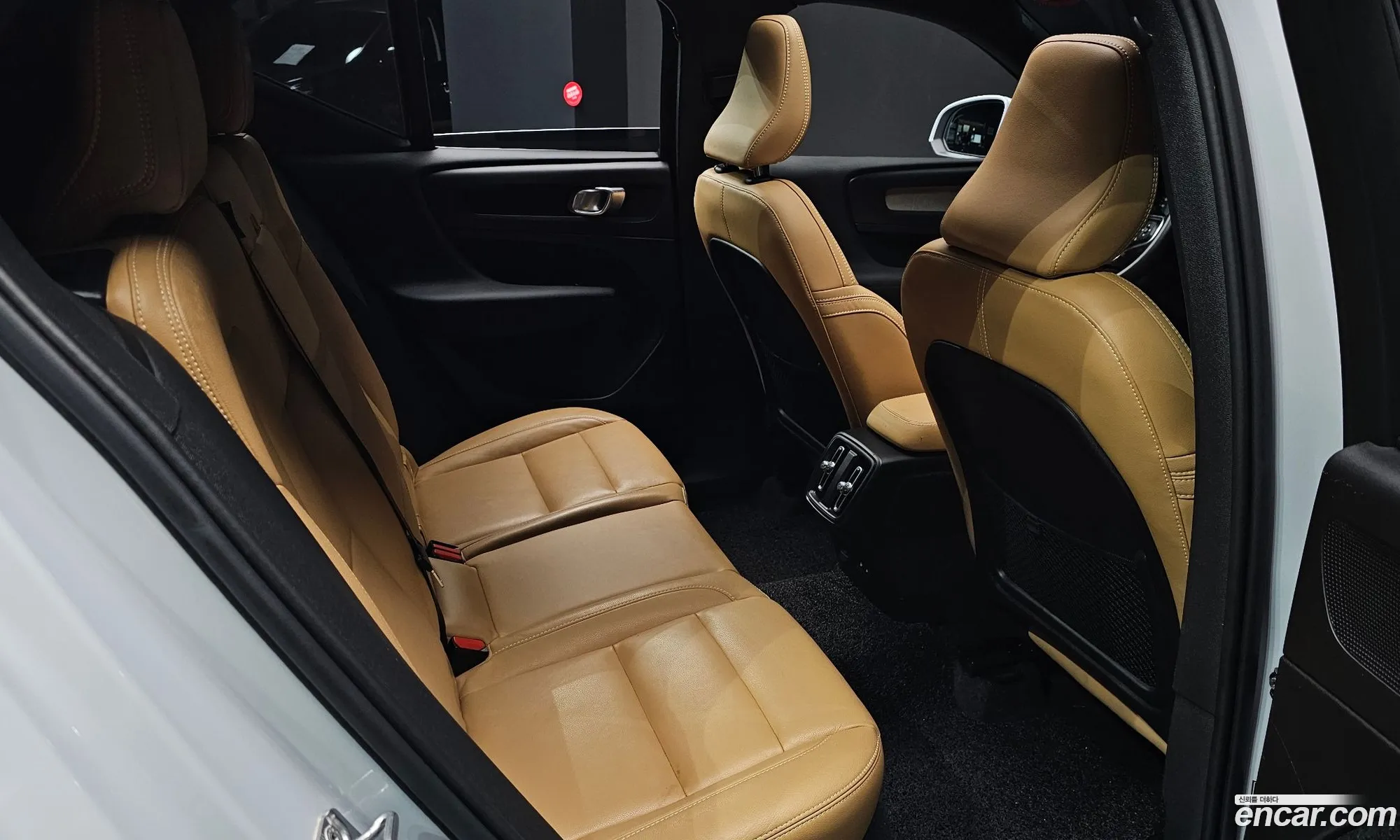 Volvo XC40 2019 YV1XZACACL2191148 — 6
