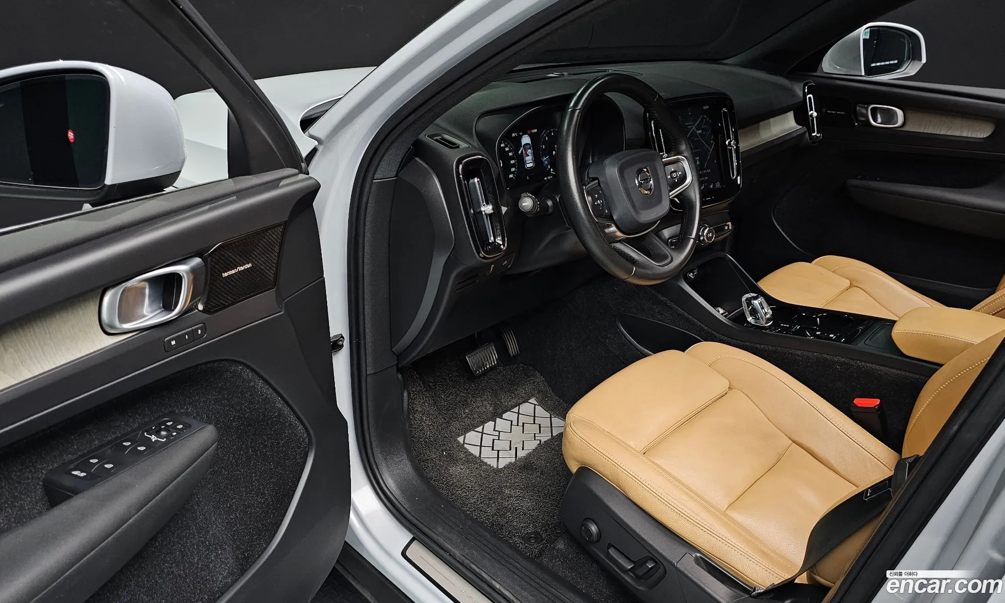 Volvo XC40 2019 YV1XZACACL2191148 — 12