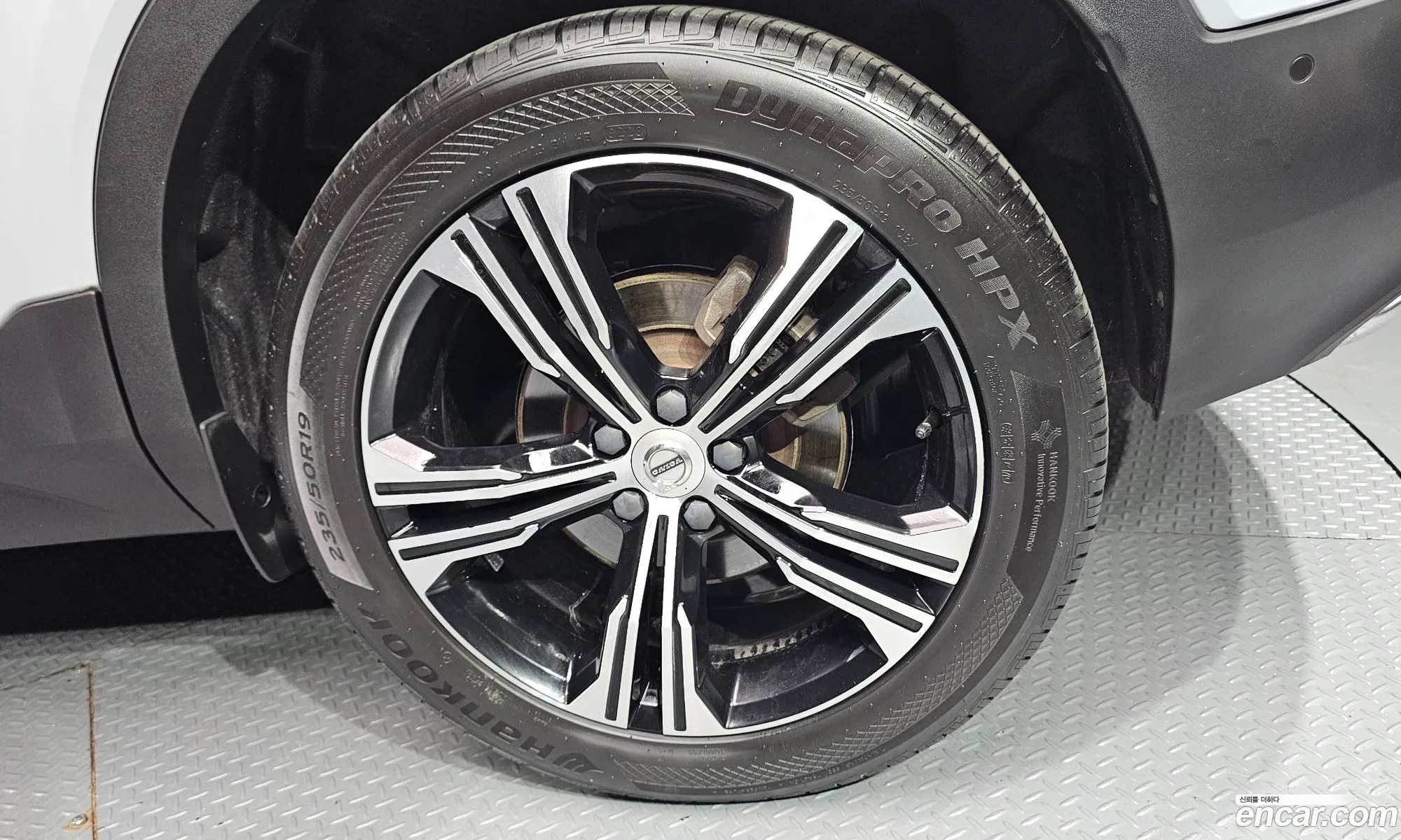 Volvo XC40 2019 YV1XZACACL2191148 — 4