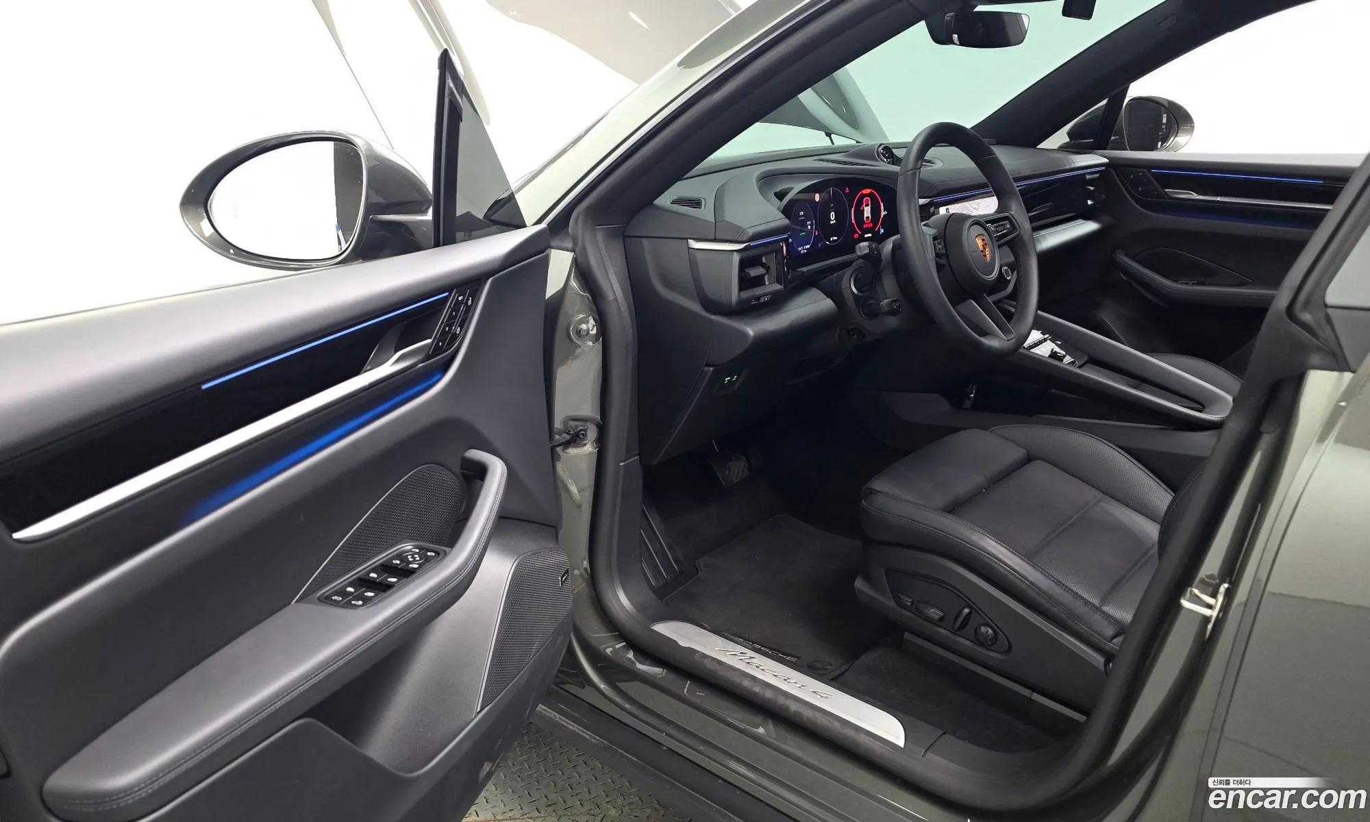 Porsche Macan EV