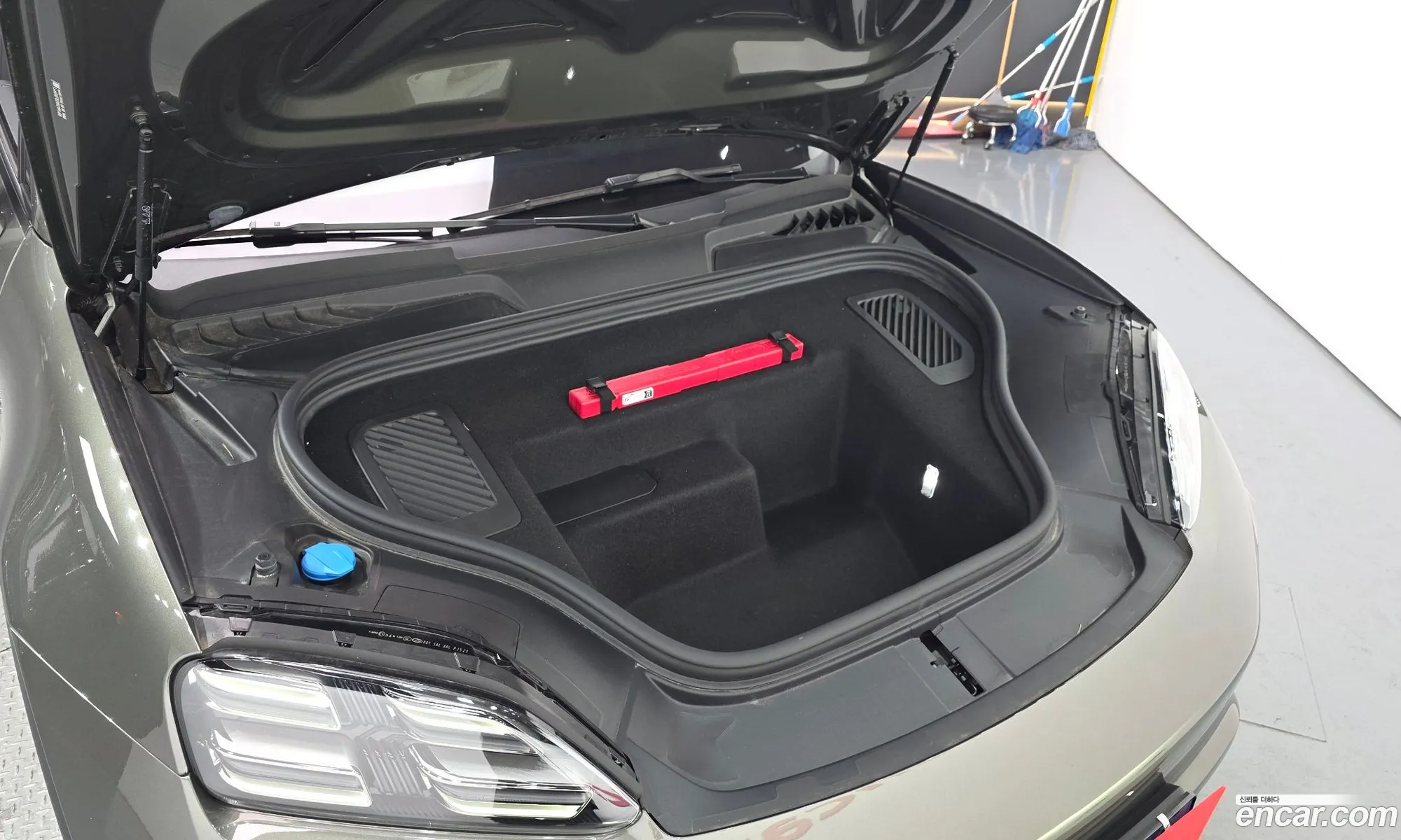Porsche Macan EV