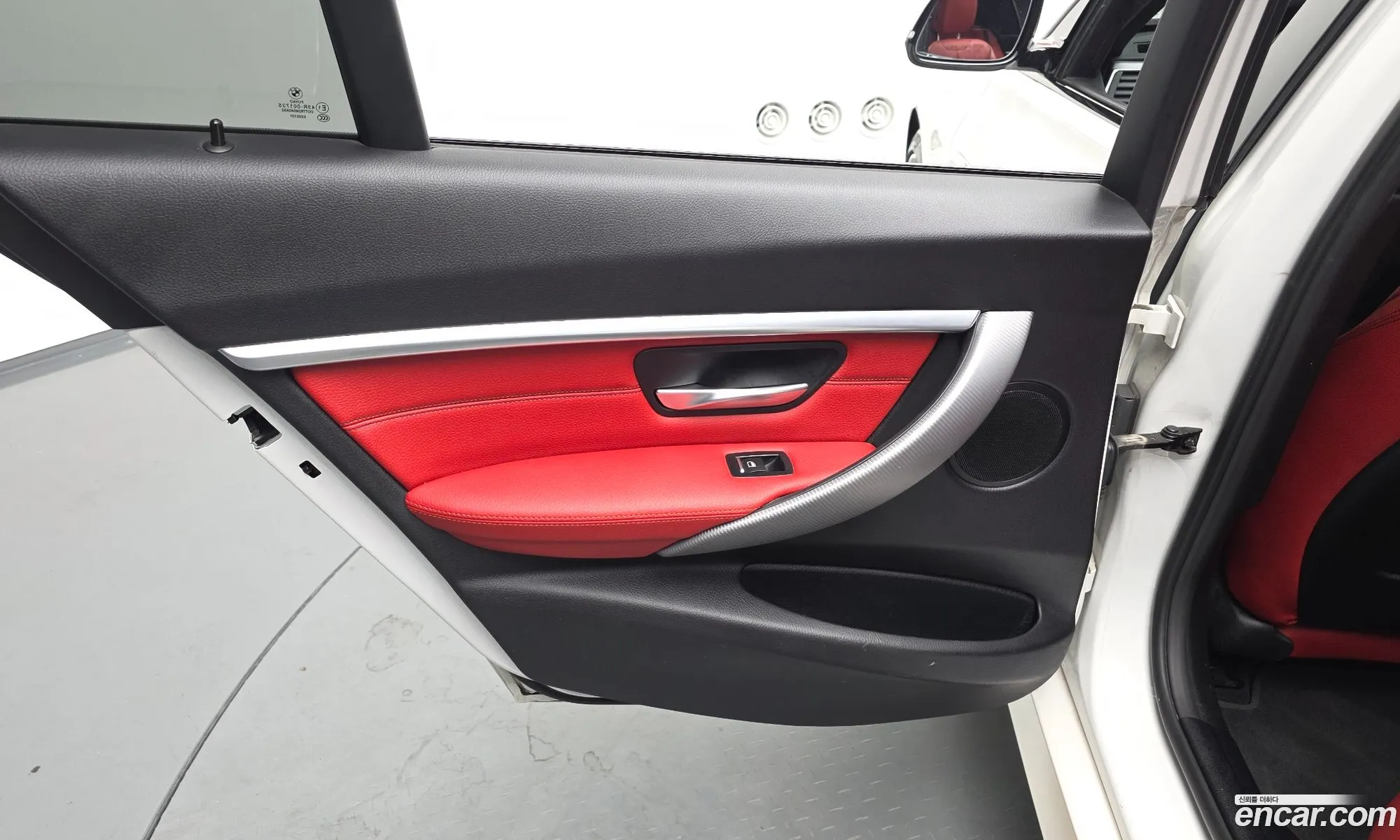 BMW 3 Series 2018 WBA8B9109JA538463 — 30