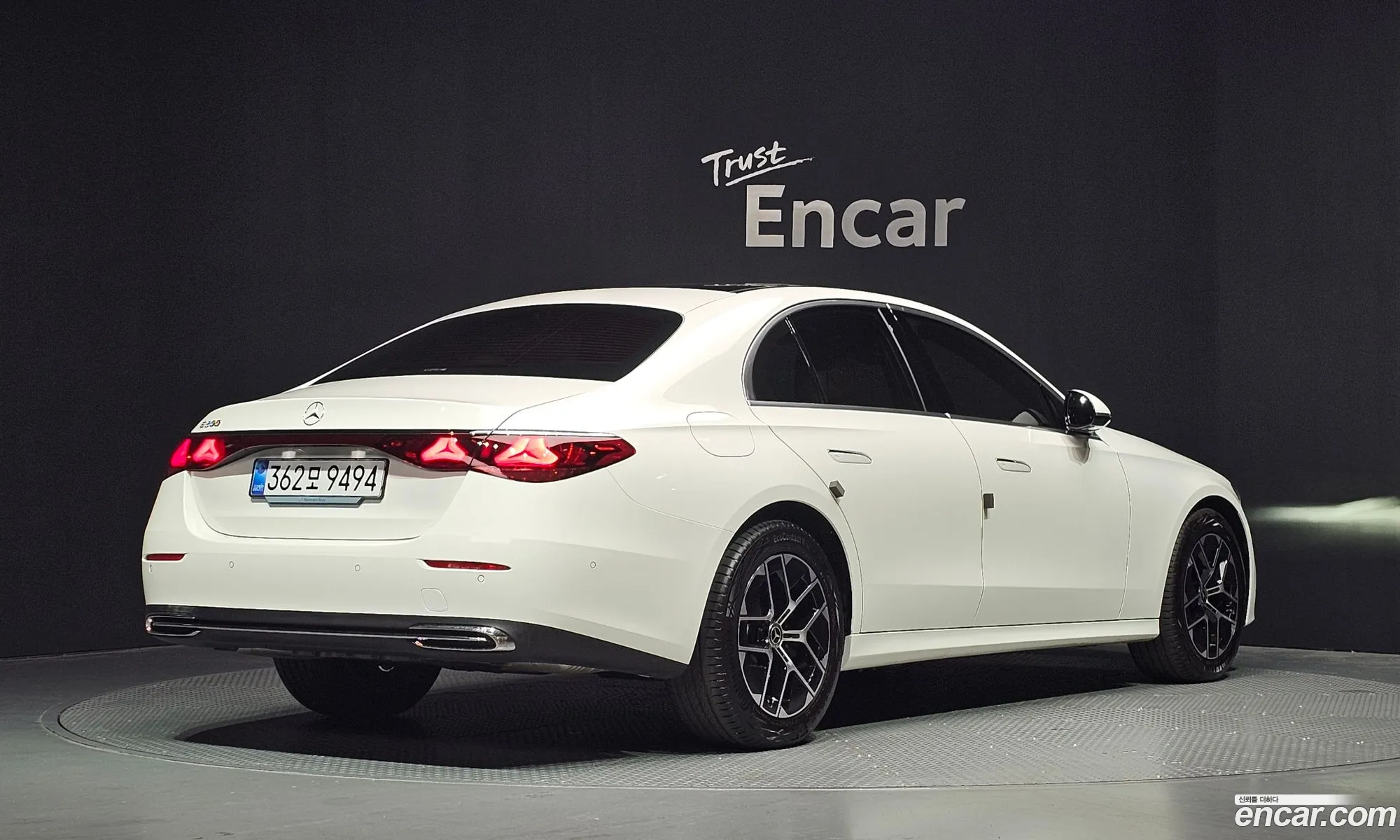 Mercedes-Benz E-Class W214 2025 — 30