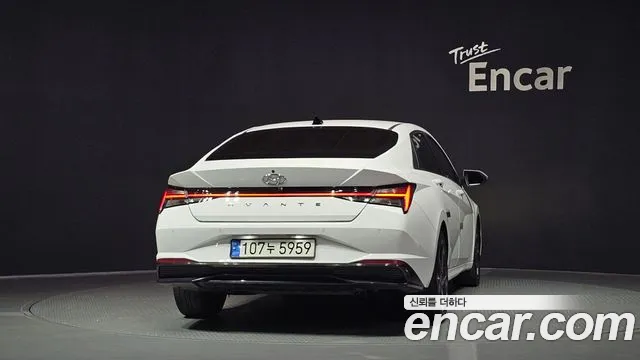 Hyundai Elantra Hybrid 2020 — 3
