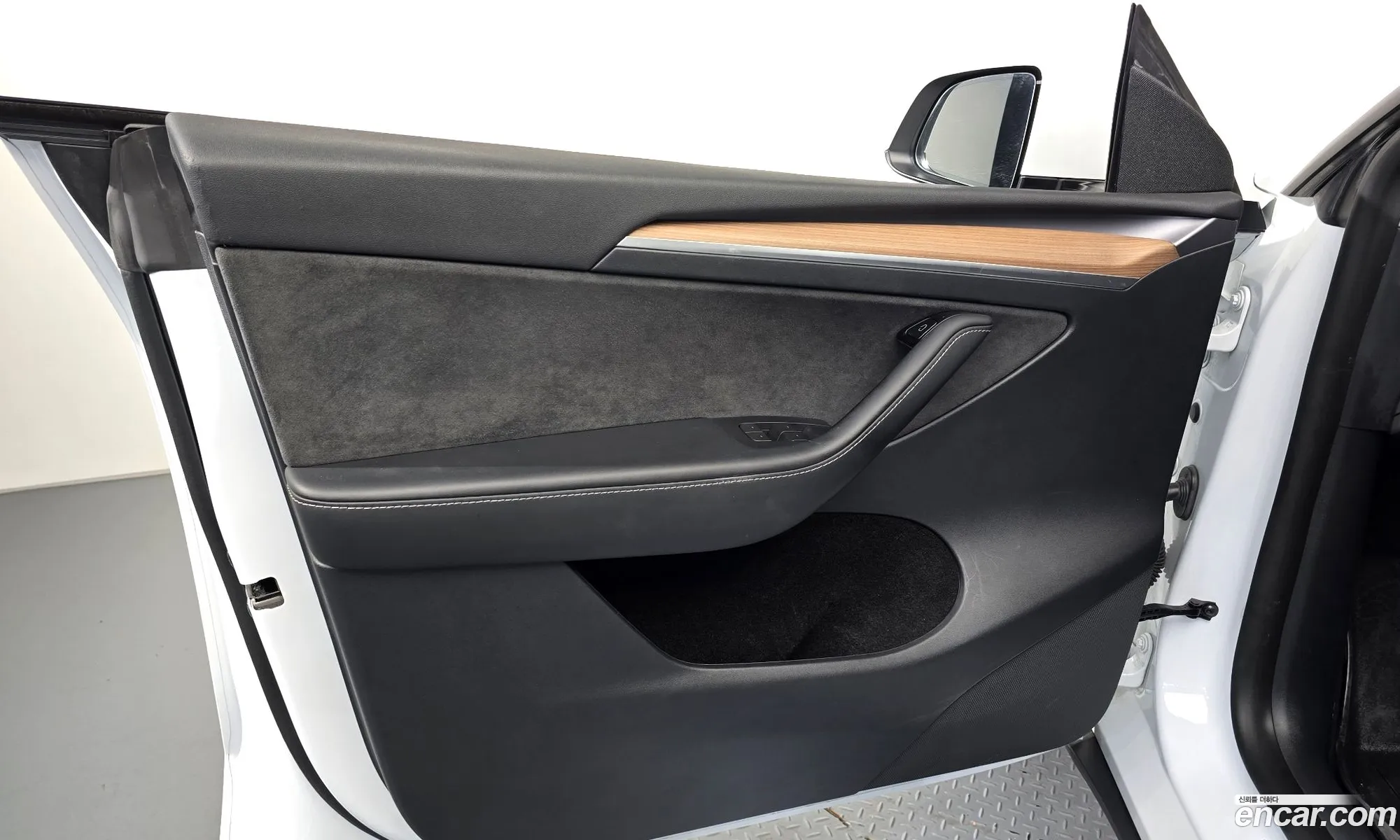 Tesla Model Y 2023 LRWYGCFS3PC074558 — 13