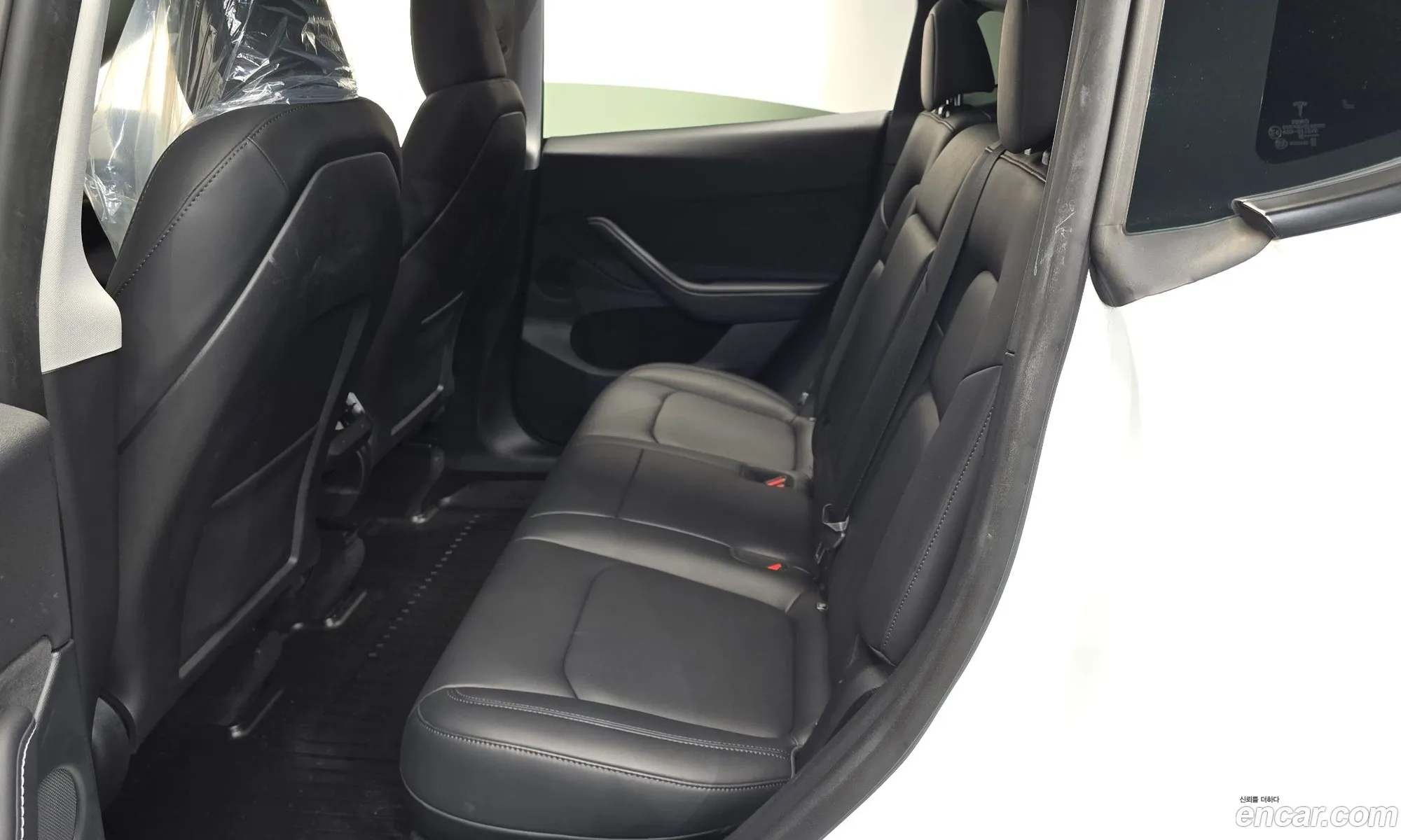 Tesla Model Y 2023 LRWYGCFS3PC074558 — 17