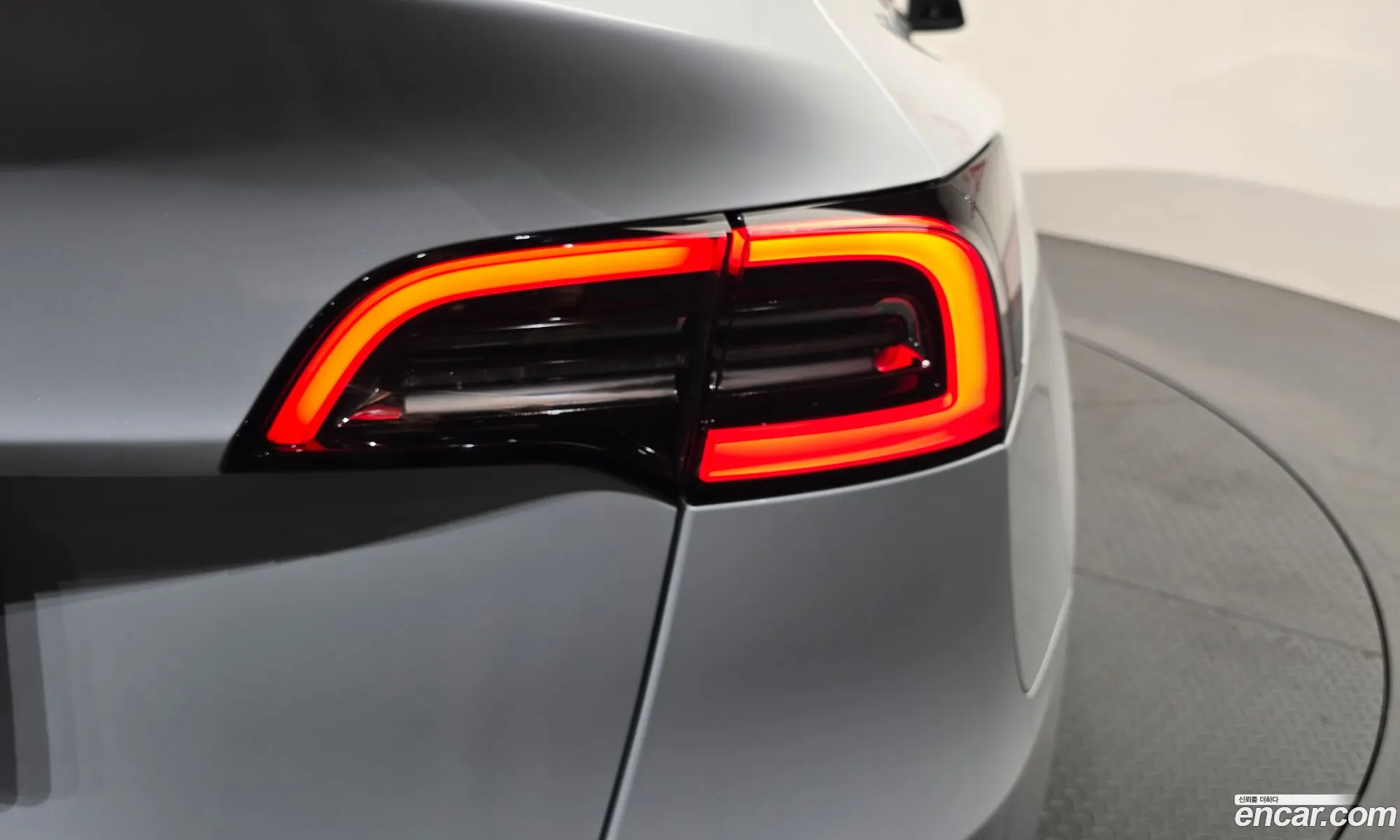 Tesla Model Y 2023 LRWYGCFS3PC074558 — 22