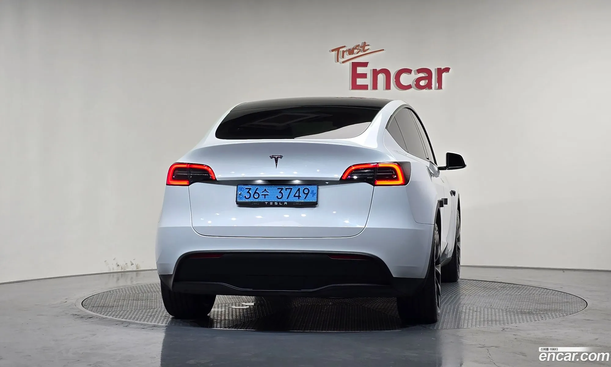 Tesla Model Y 2023 LRWYGCFS3PC074558 — 25